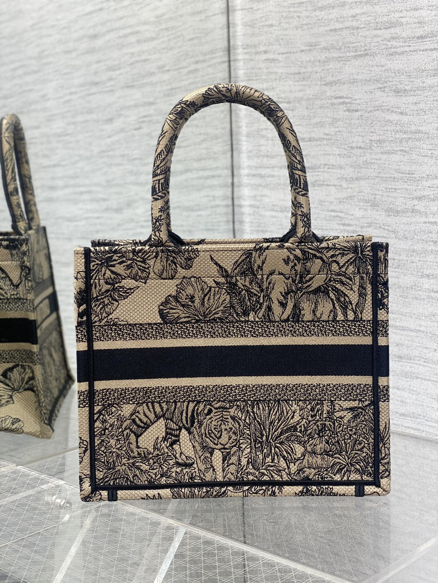 迪D家-Book Tote 2023春夏系列 老虎刺繡 杏色 小號