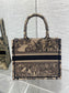 迪D家-Book Tote 2023春夏系列 老虎刺繡 杏色 小號