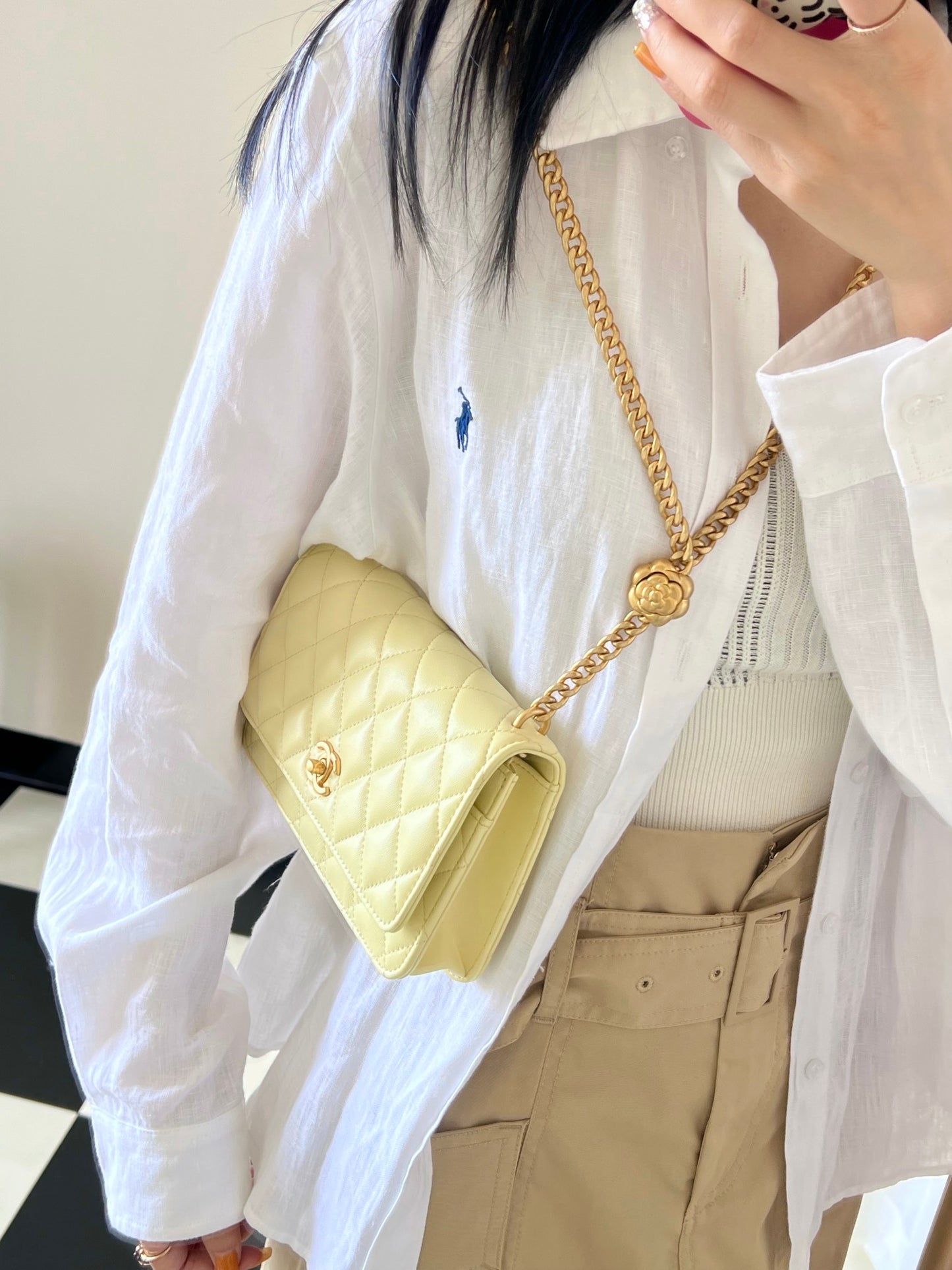 小香家-2023春夏新款 山茶花鏈條單肩包 WOC 小雞黃