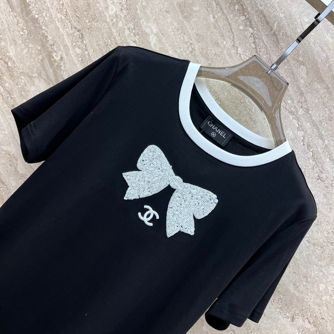 小香家-2403 亮片蝴蝶結刺繡短袖TEE 黑色