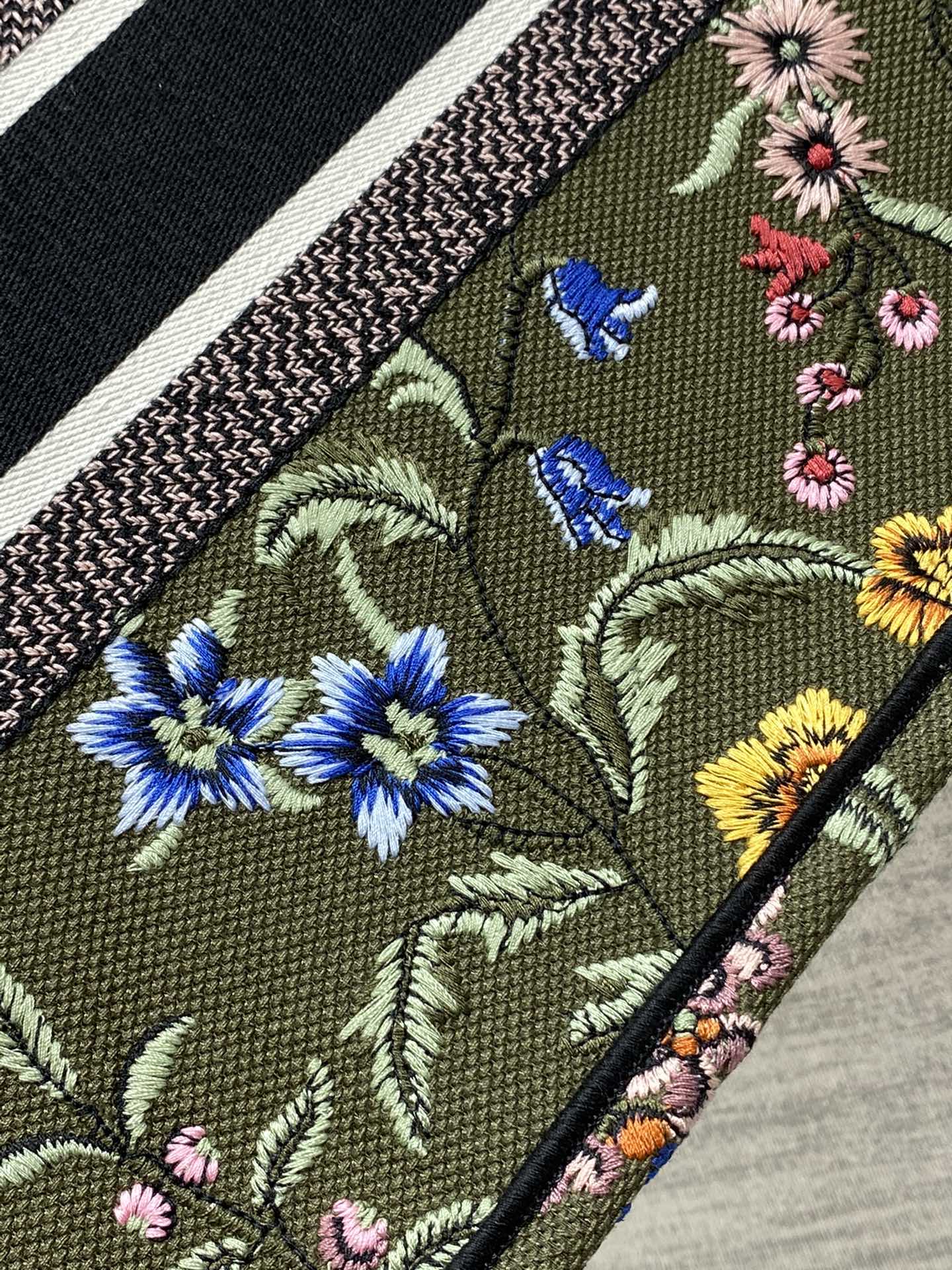 迪D家 Book Tote 刺繡字母軍綠花 中號36.5cm
