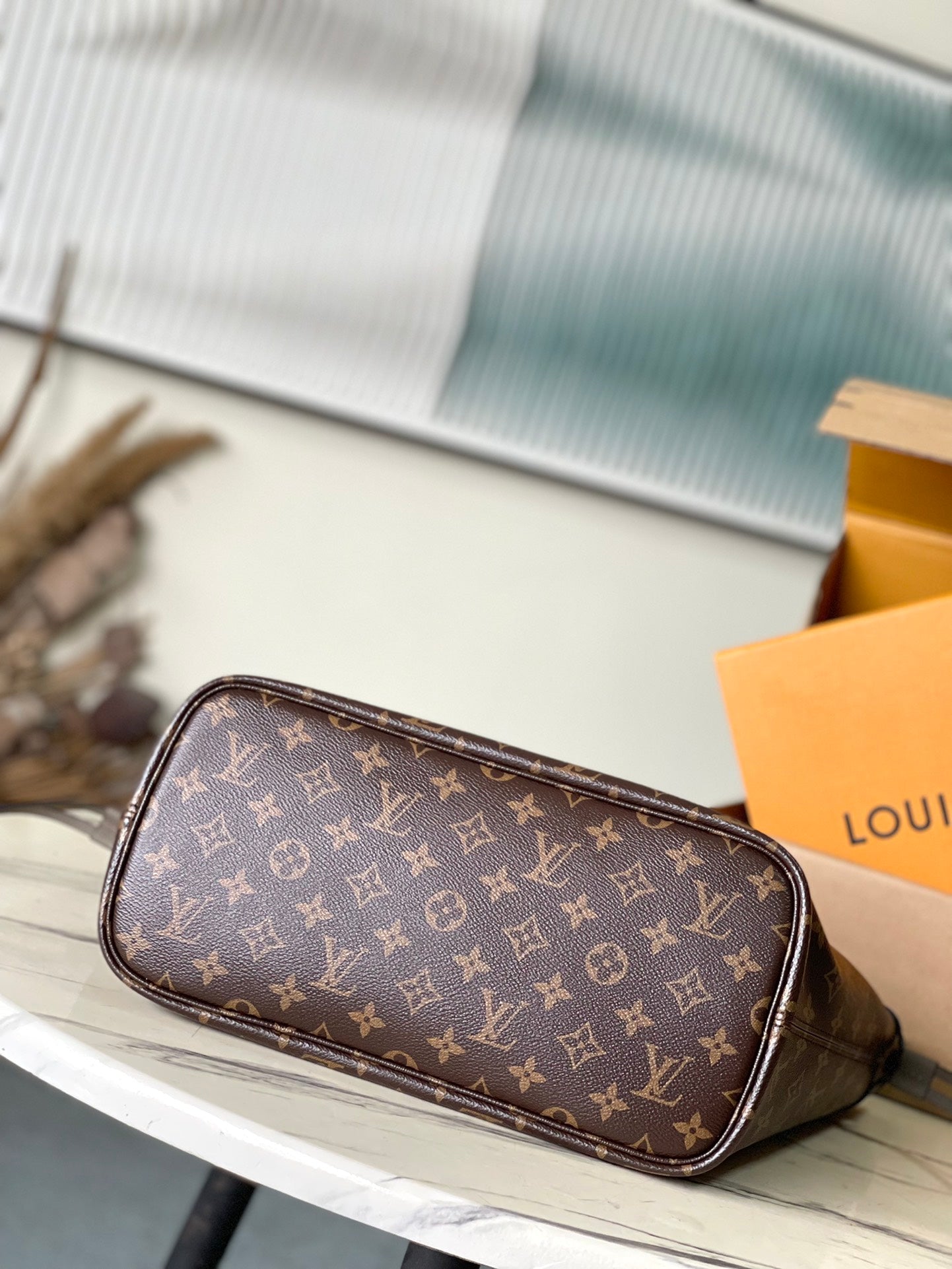 路L家-M12063 Neverfull Inside Out中型手袋 灰色
