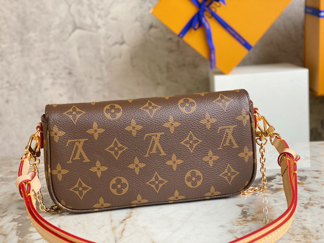 M81911 路L家-Wallet On Chain Ivy 手袋