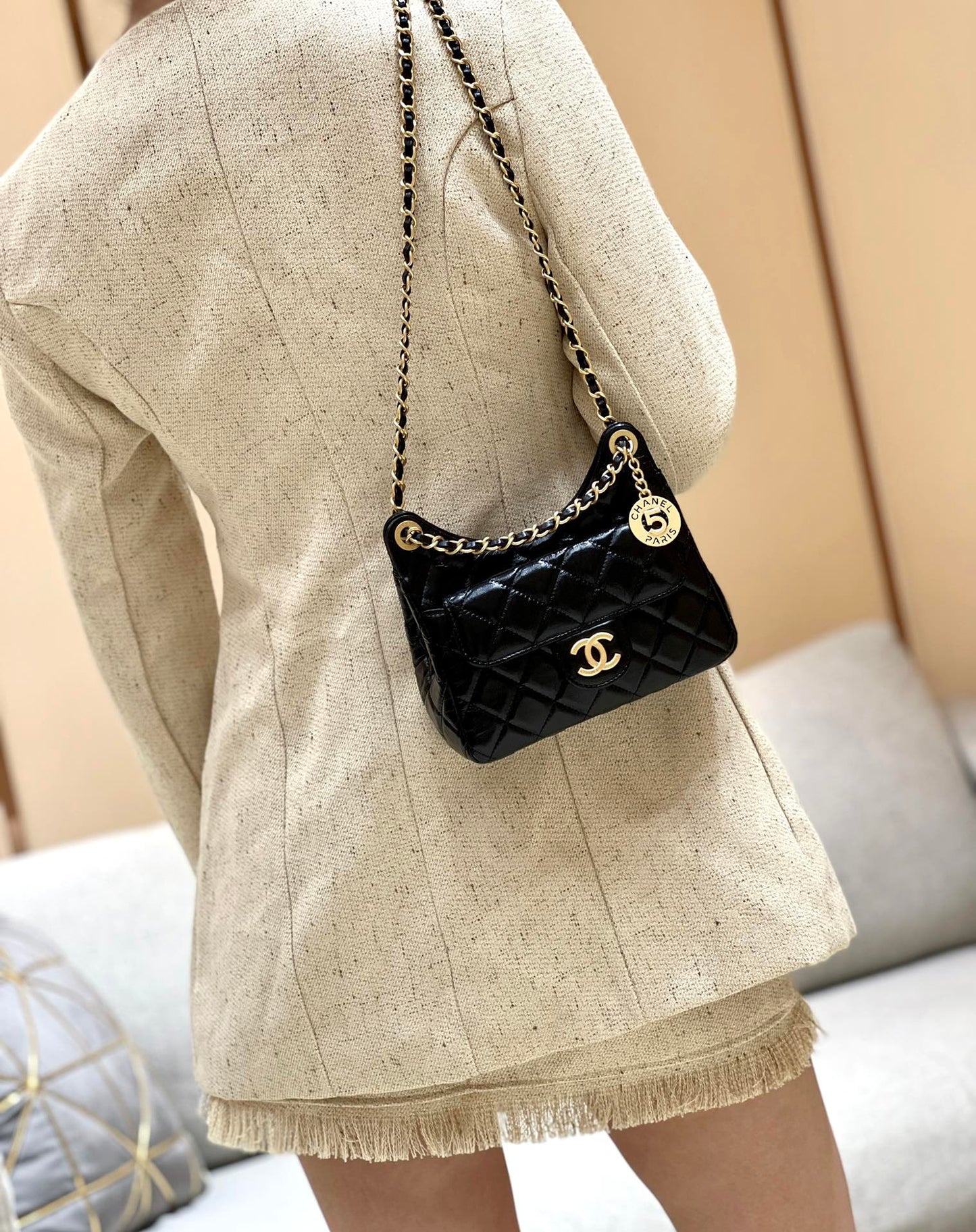 小香家-Chanel Hobo 23c早春款 油蠟皮黑色 小號