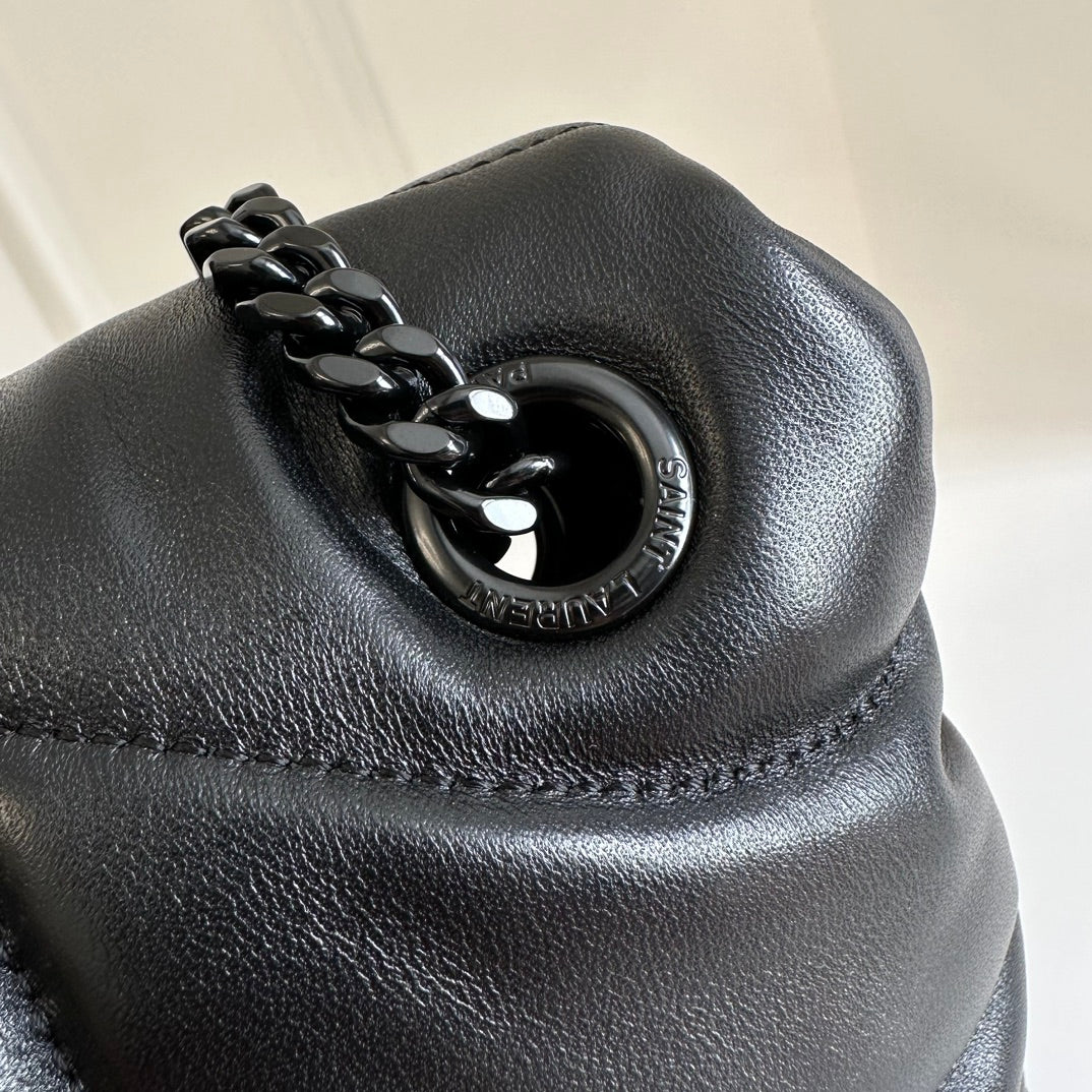 聖Y羅-Loulou Puffer 29cm 絎縫小羊皮雲朵包 黑色黑扣