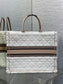 迪D家-Book Tote 2023秋冬毛毛系列 白杏色 大號