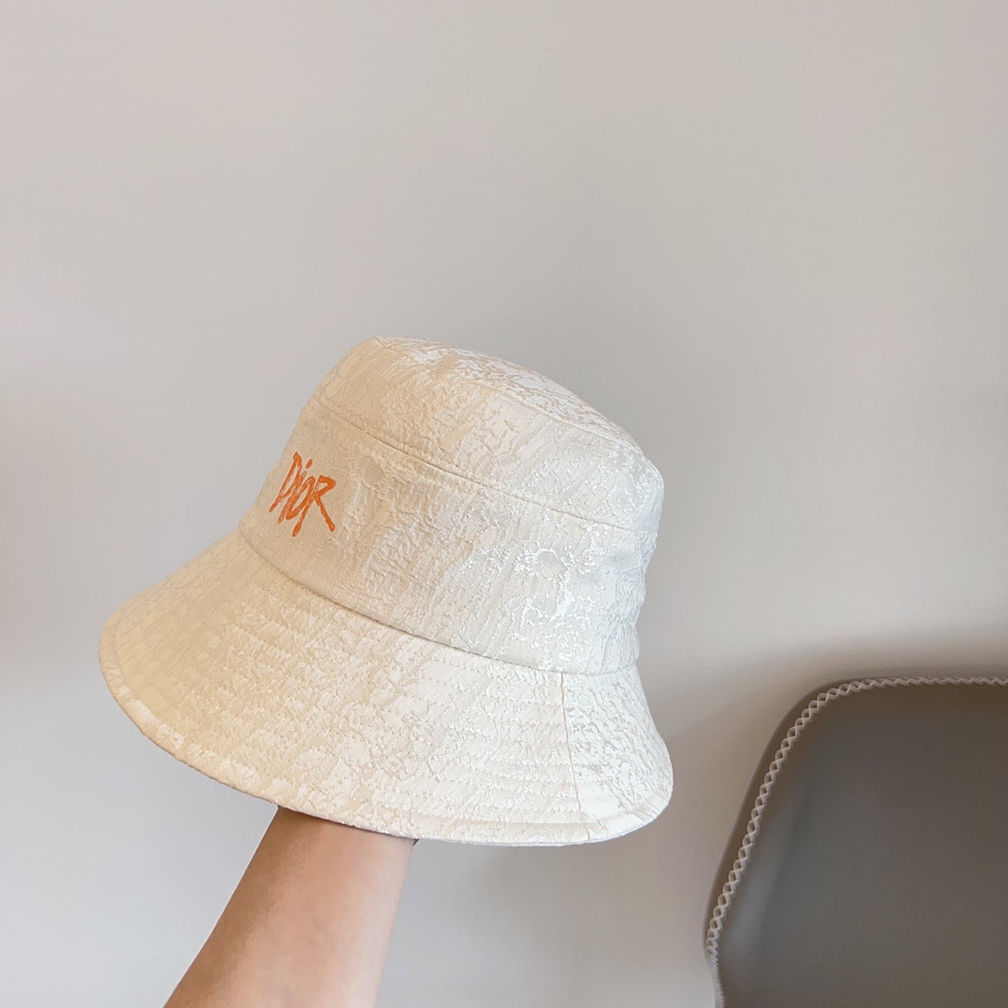 迪D家-LOGO刺繡漁夫帽 白