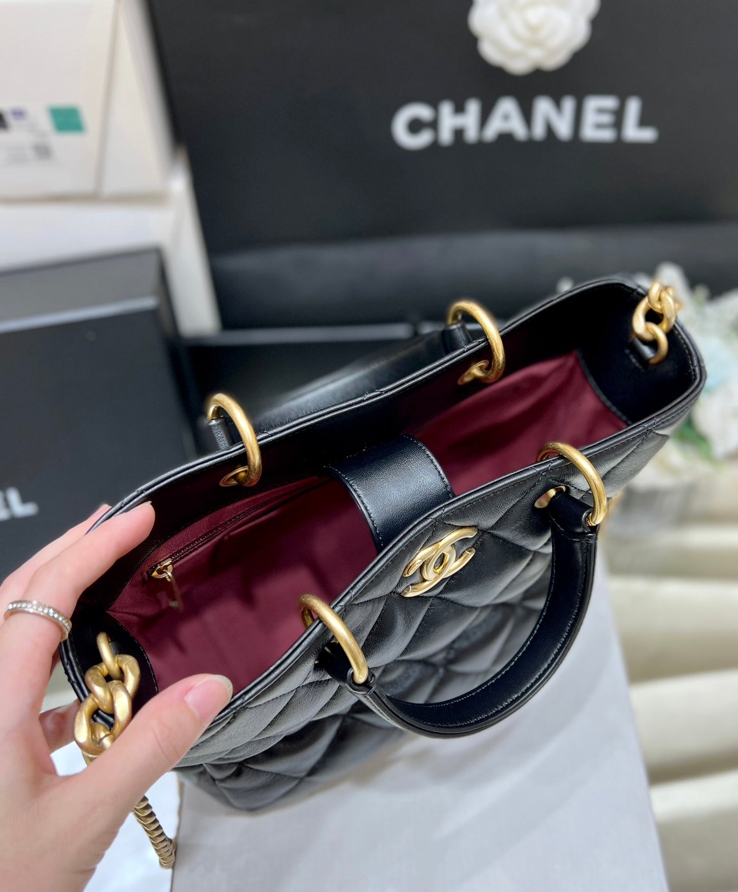 小香家-Chanel 23B 羊皮菜籃子tote斜背包/手提包 黑色