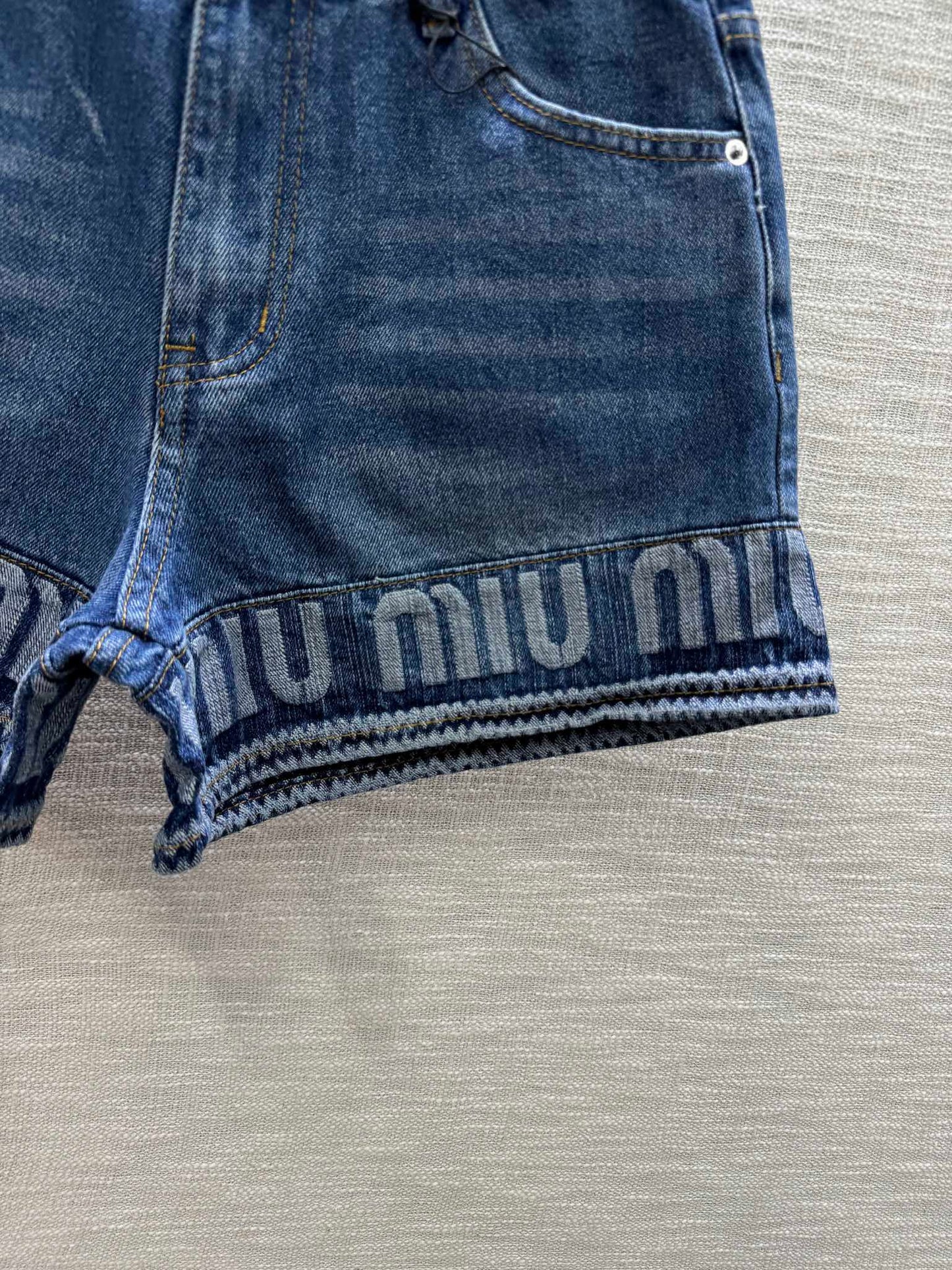 穆M家-2404 24春夏最新撞色logo牛仔短褲