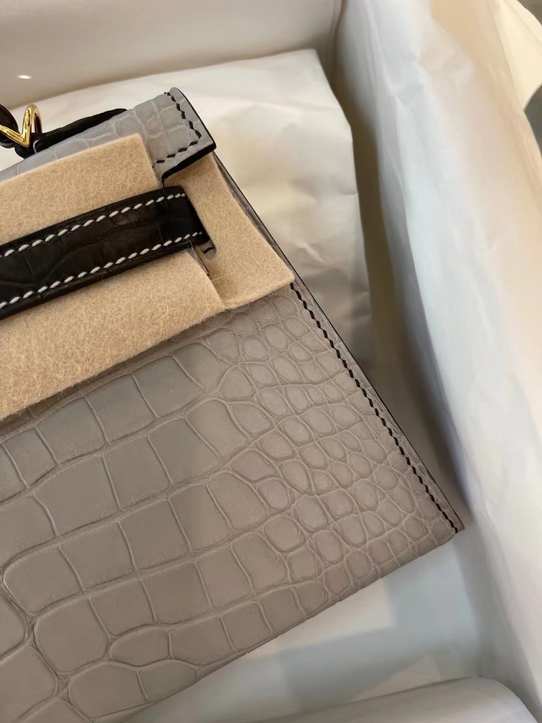 小愛款-Kelly Mini 2代 霧面鱷魚 珍珠灰拼黑色 金扣