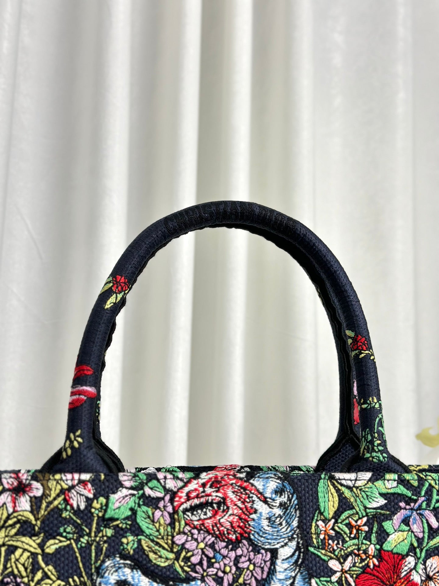 迪D家-Book Tote 黑花刺繡 中號