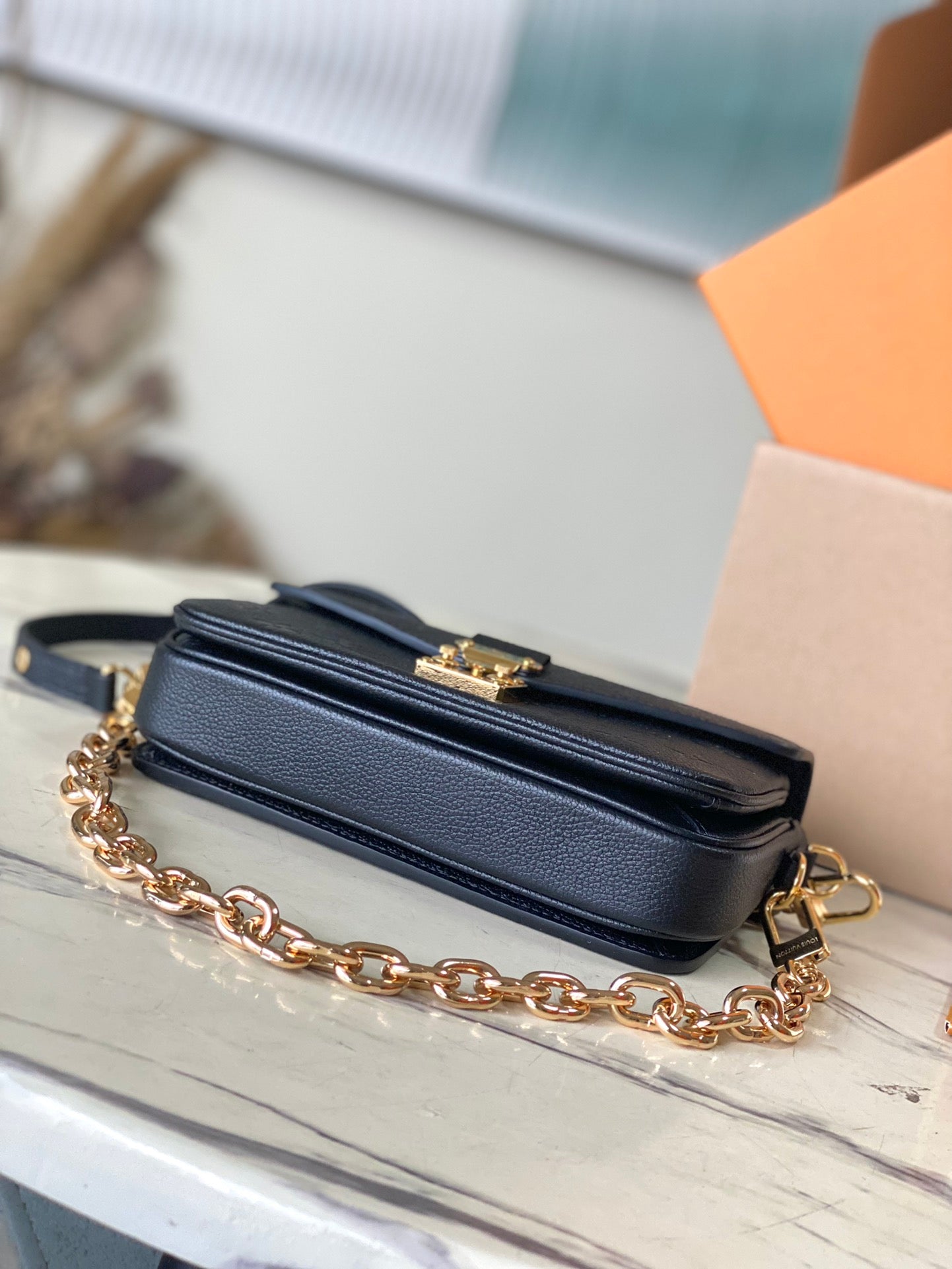 M46595 路L家-Pochette Métis East West 黑色