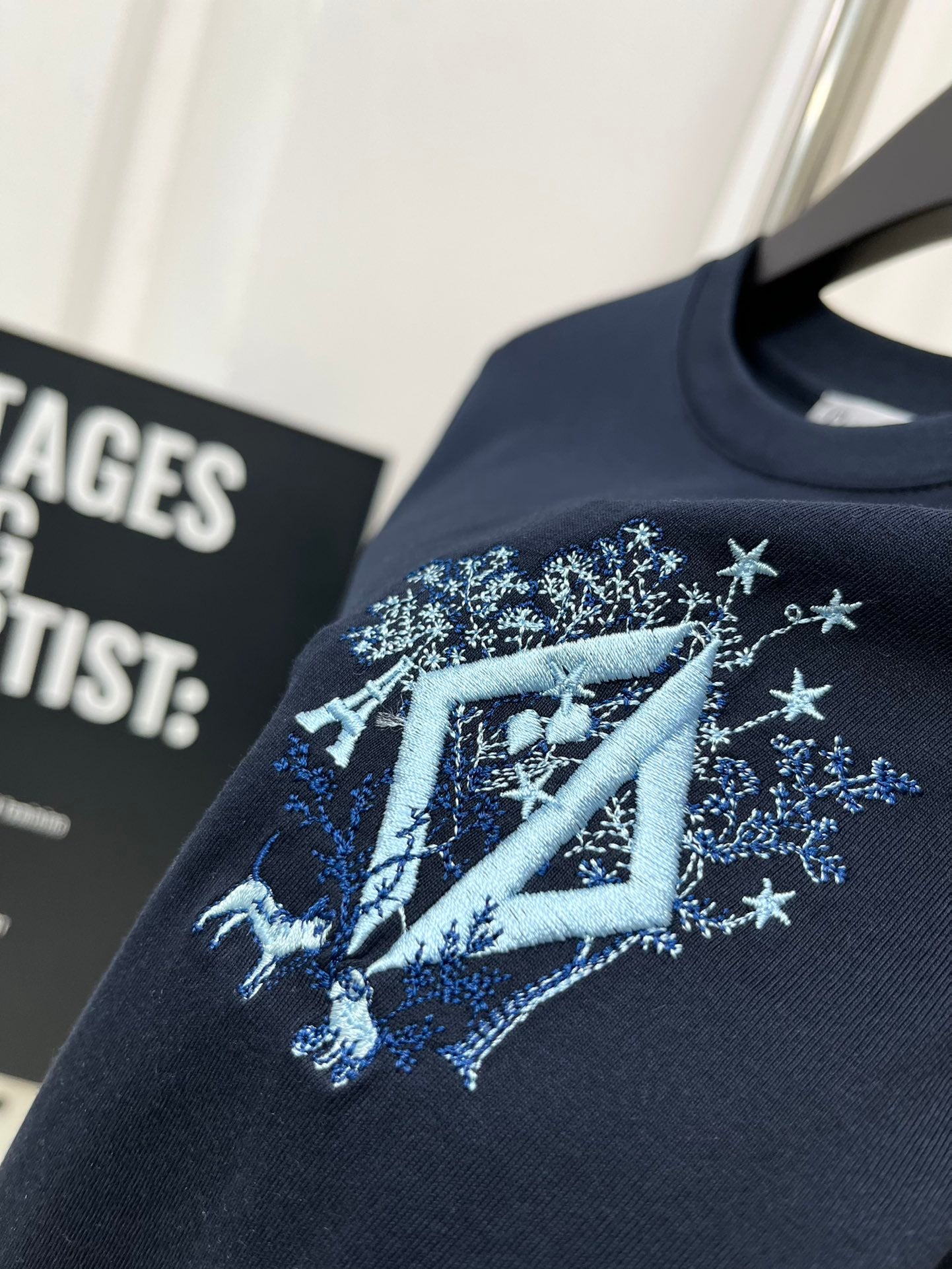 迪D家-2403 撞色刺繡短袖TEE 黑色