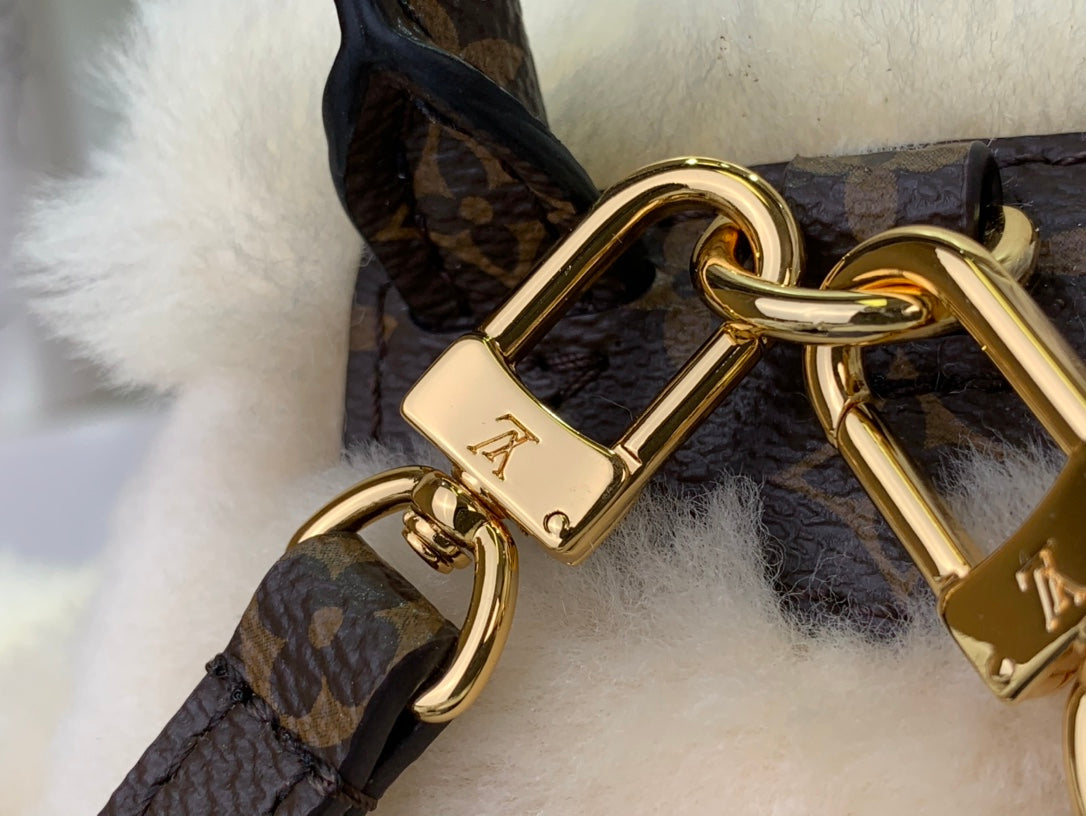 路L家-m11919 NANO TEDDY羊羔毛雙肩包 白色