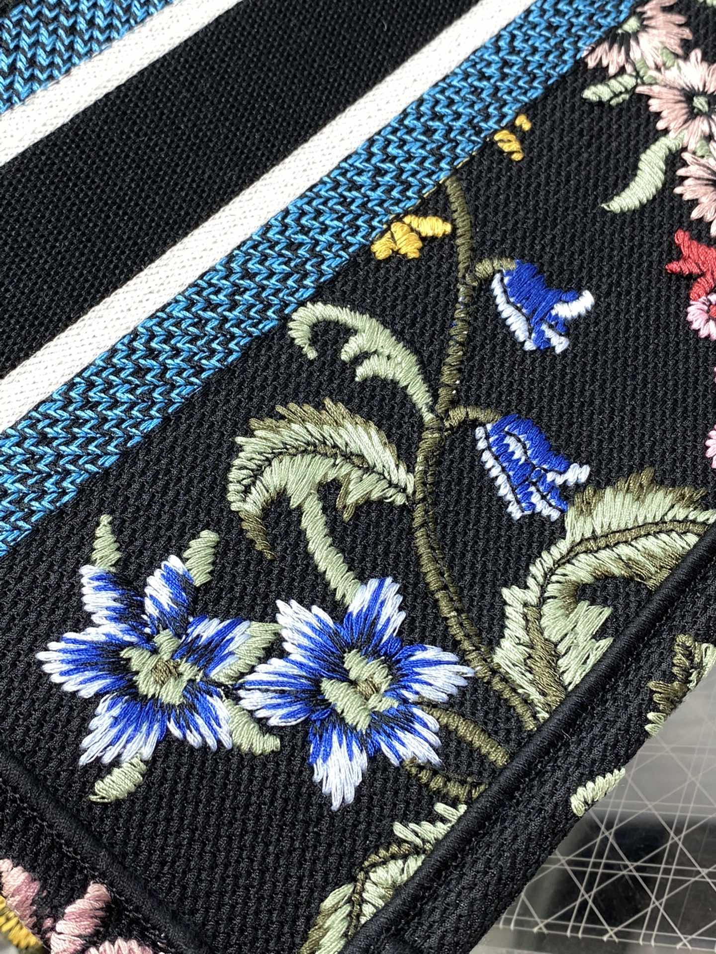 迪D家 Book Tote 刺繡字母黑色 小號26.5cm