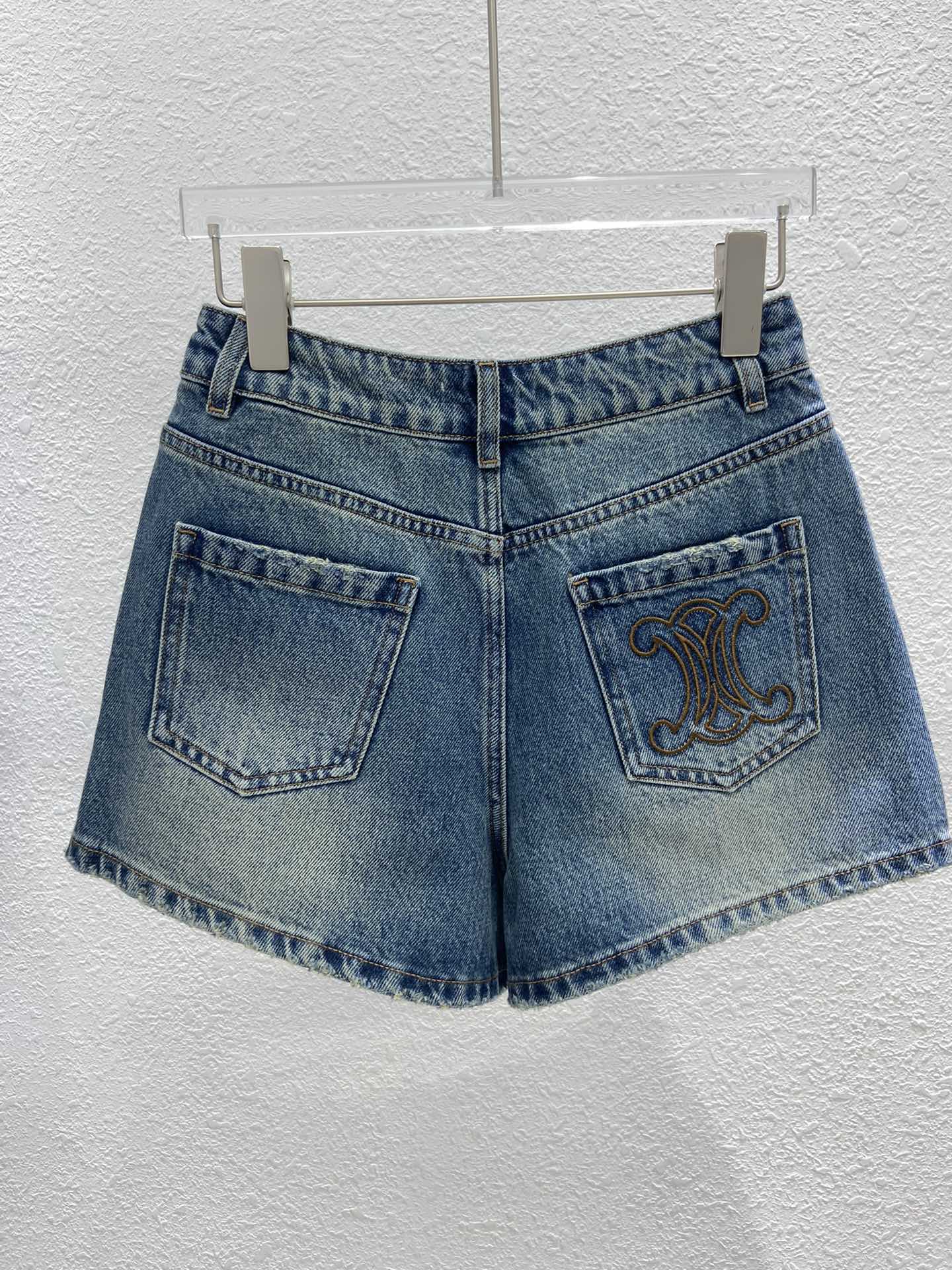 賽C家-2404 後袋刺繡牛仔短褲 藍色