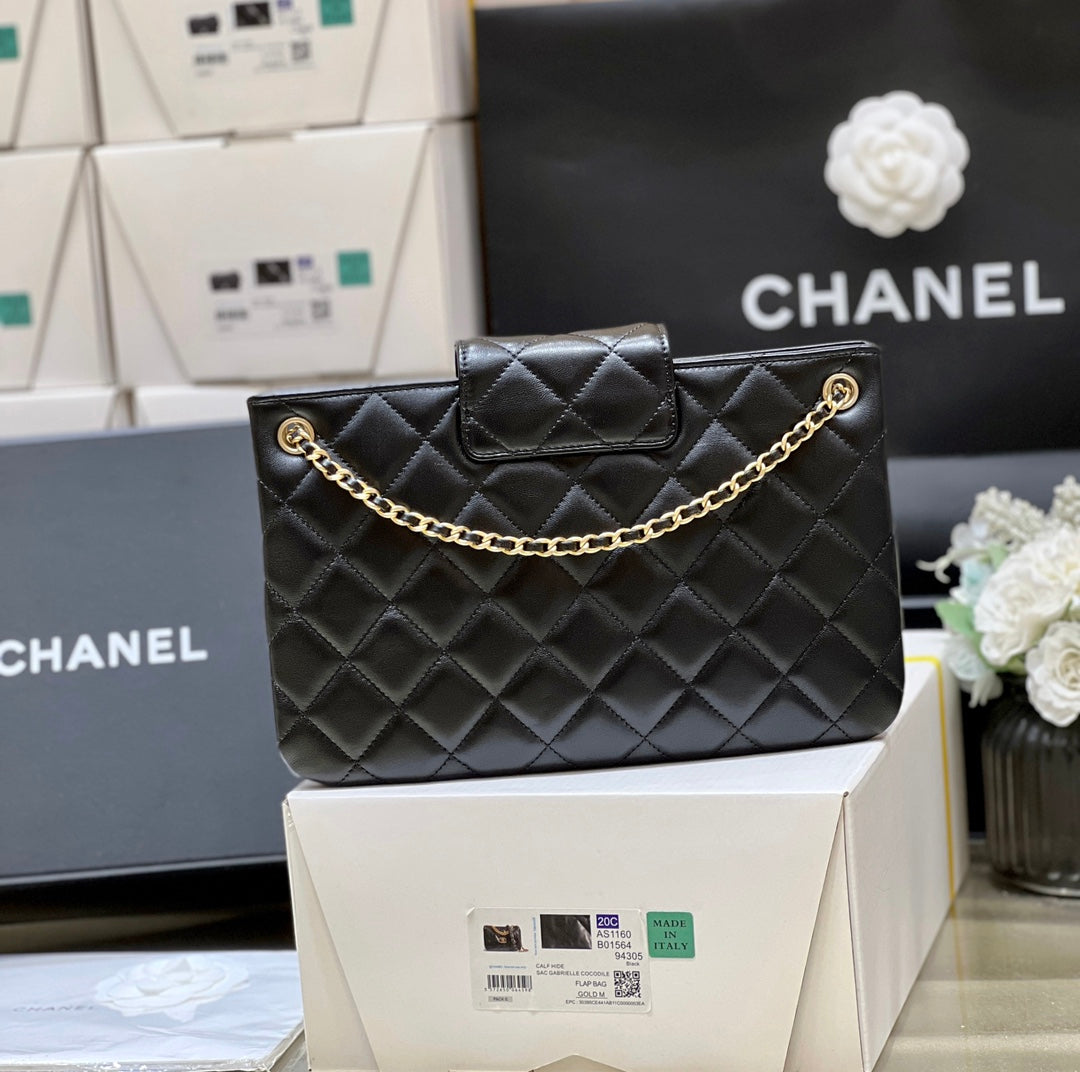 小香家-Chanel 24c 復古皮穿鏈菱格紋 經典元素腋下包 黑色