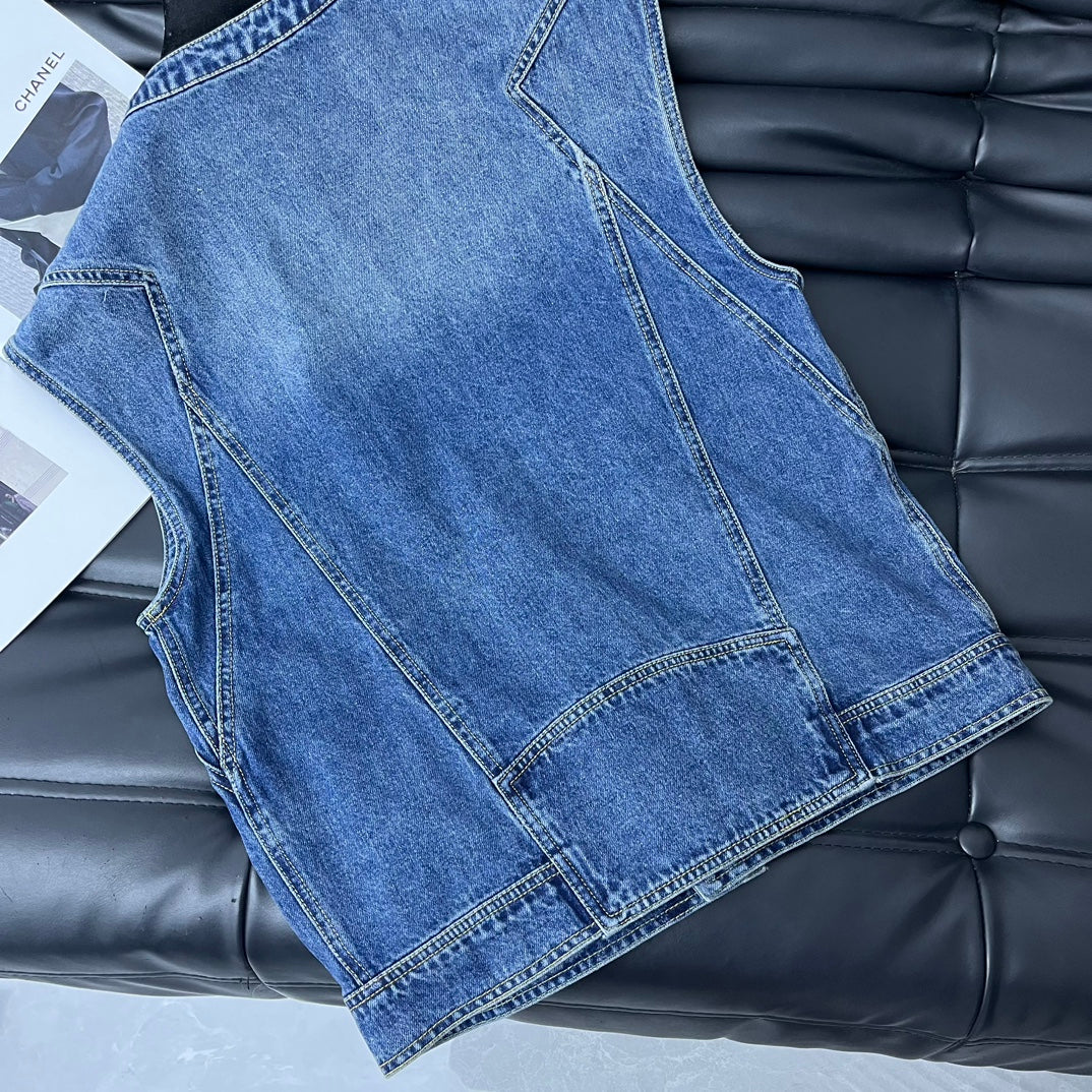 小香家-2404 24新品上架 胸針雙C馬甲牛仔套裝