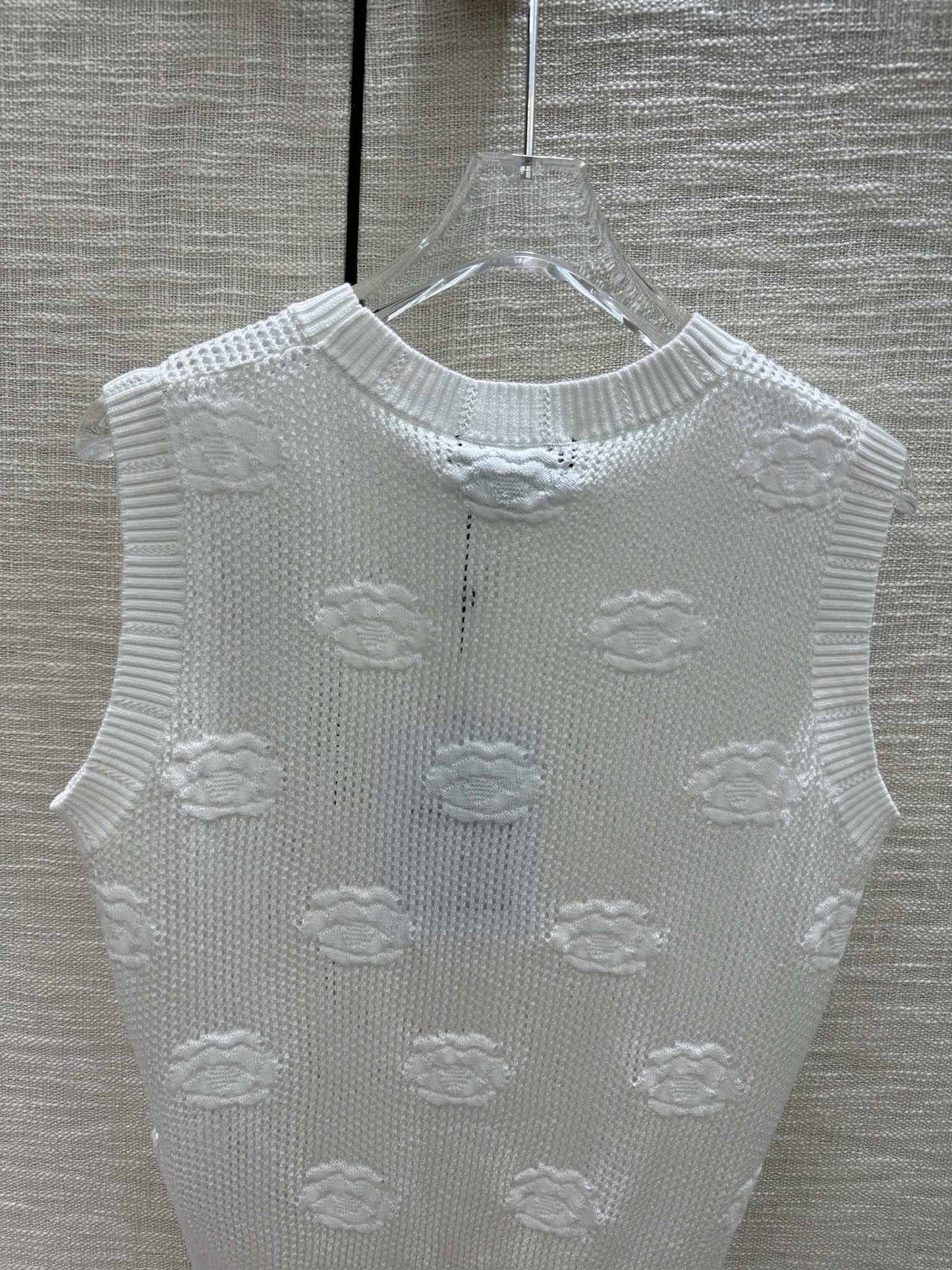 小香家-2403 山茶花鏤空針織背心 白色