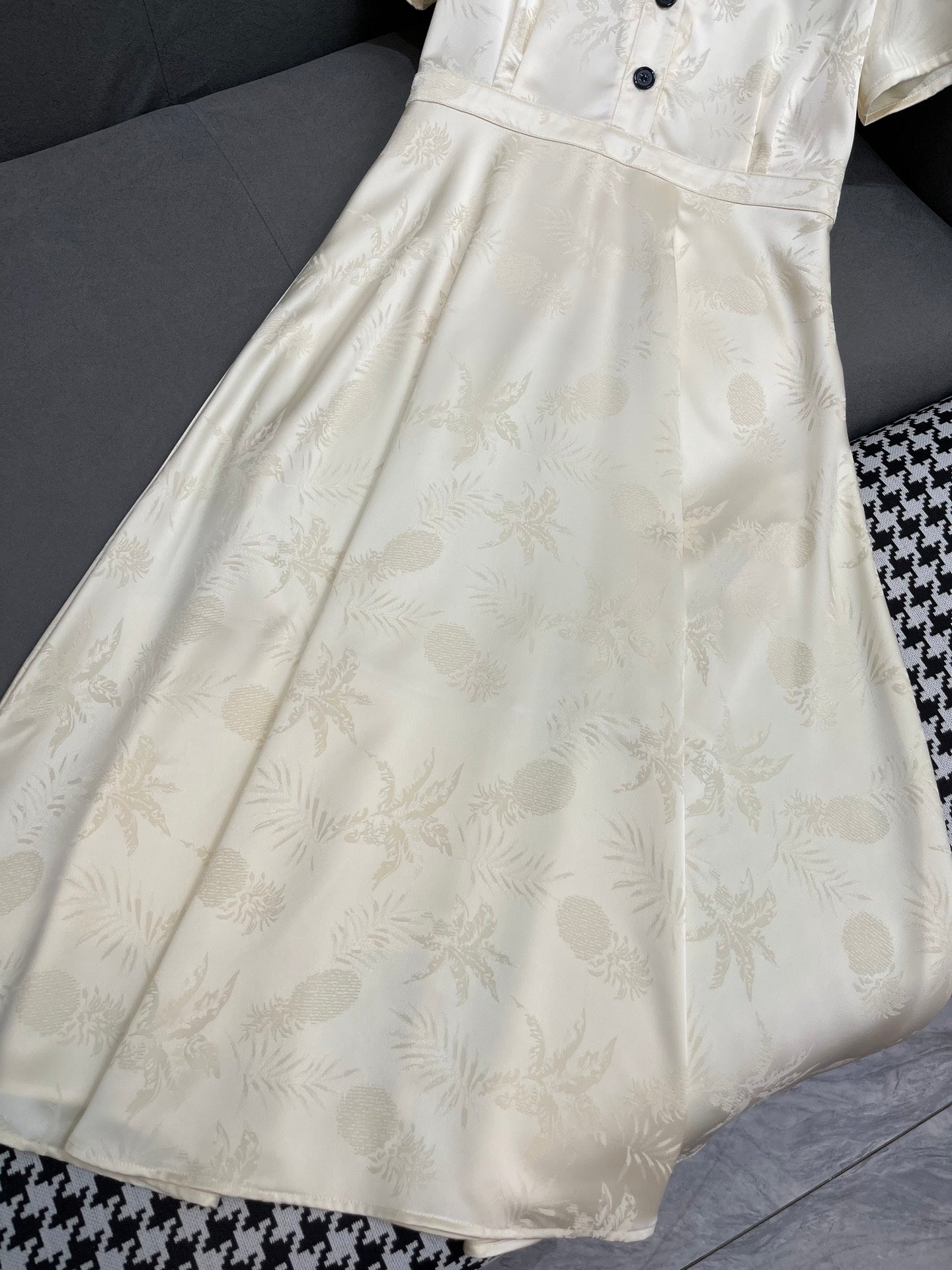 迪D家-2403 24SS夏季新款翻領連身裙 白色