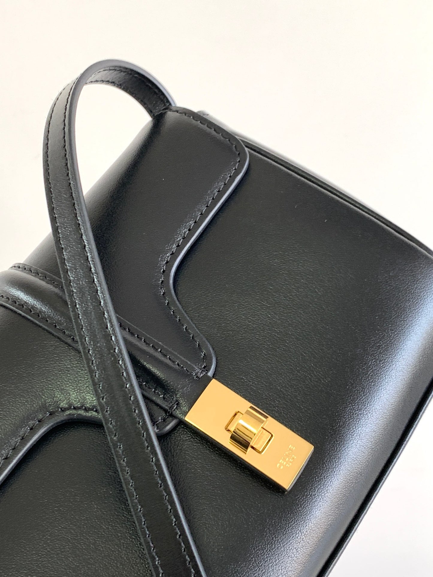 賽C家-2023春季新款 mini soft 16 粒面牛皮革手袋 黑色