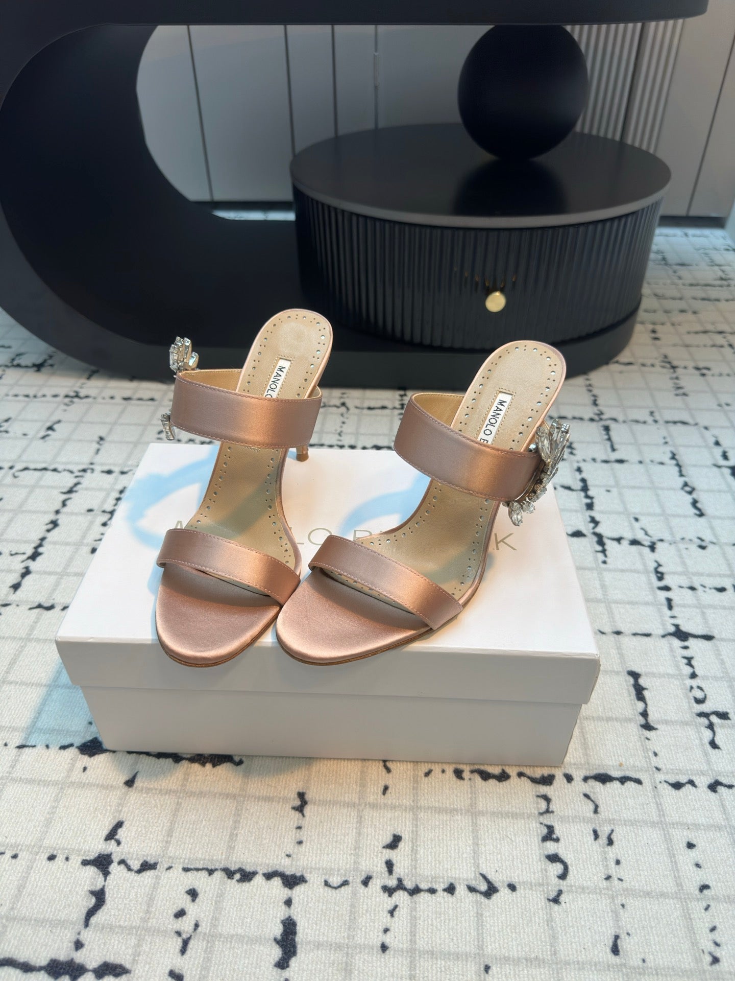 Manolo Blahnik-2024 高跟涼鞋 杏色