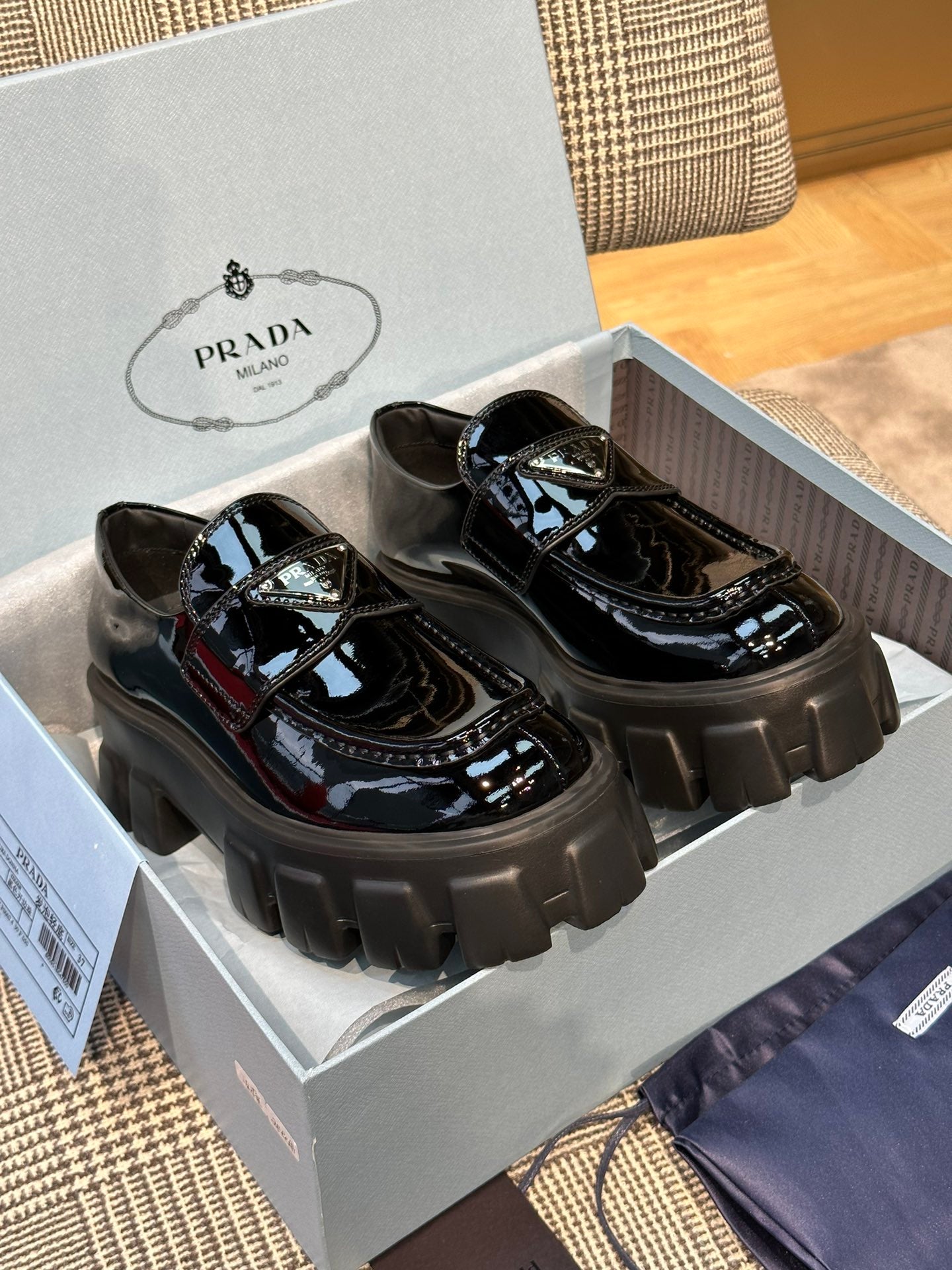 普P家-2024厚底樂福鞋 黑色