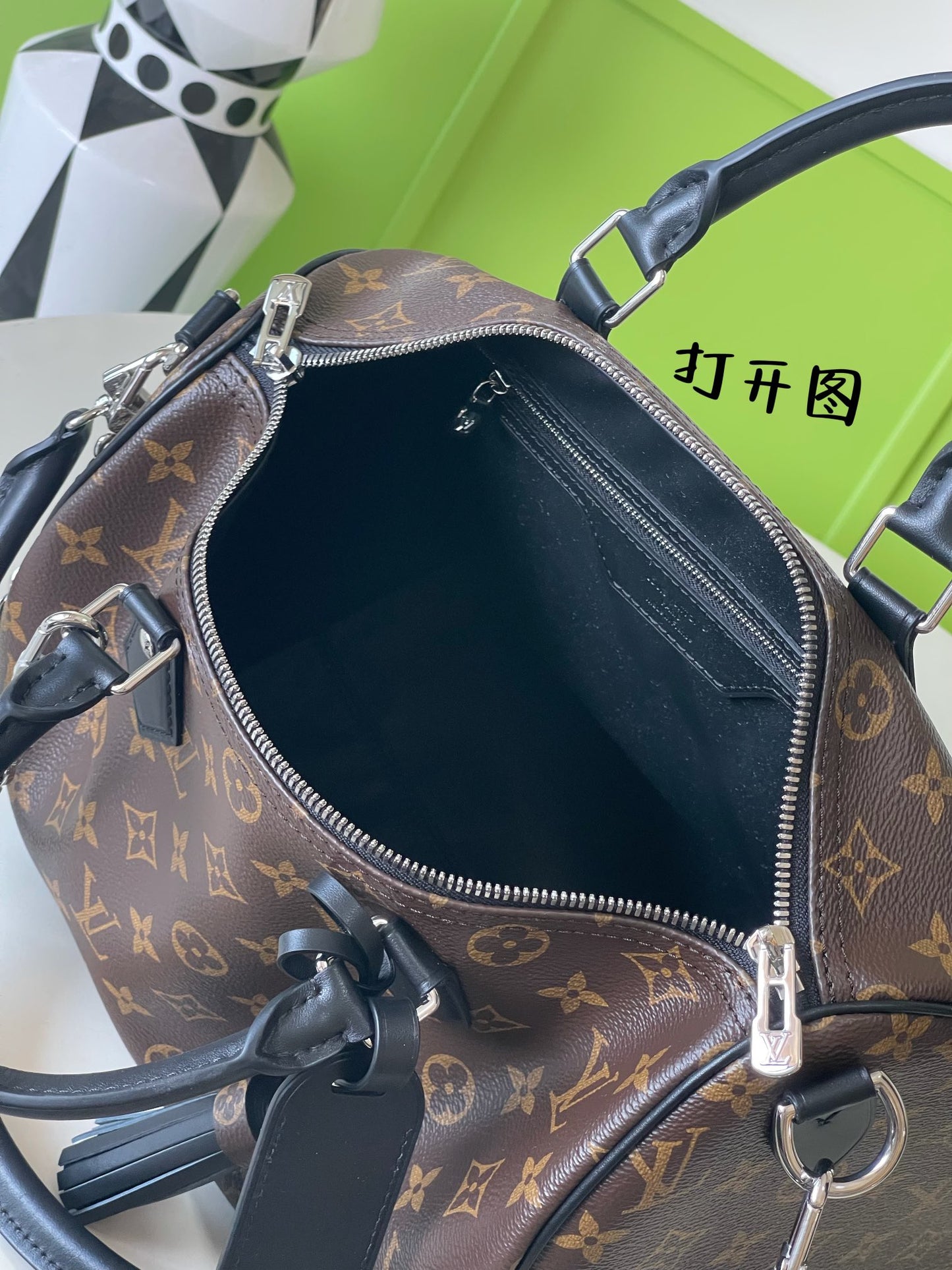 路L家-M12243 𝐒𝐏𝐄𝐄𝐃𝐘 𝐒𝐎𝐅𝐓 𝟑𝟎 𝐃𝐀𝐑𝐊 動態晶片黑手袋 棕色