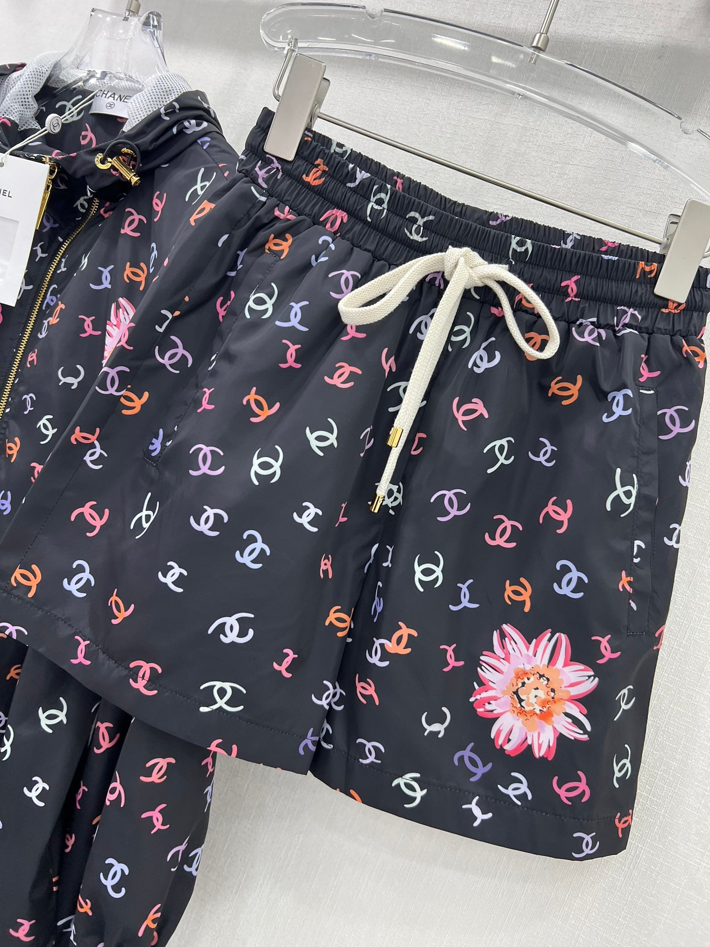 小香家-2404 印花防曬衣撞色套裝 黑色