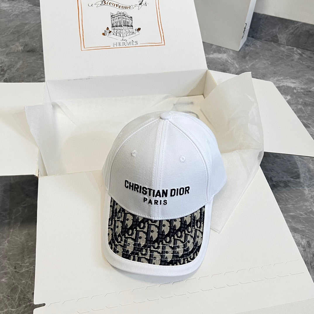 迪D家-2024早春新款重工刺繡棒球帽 白色