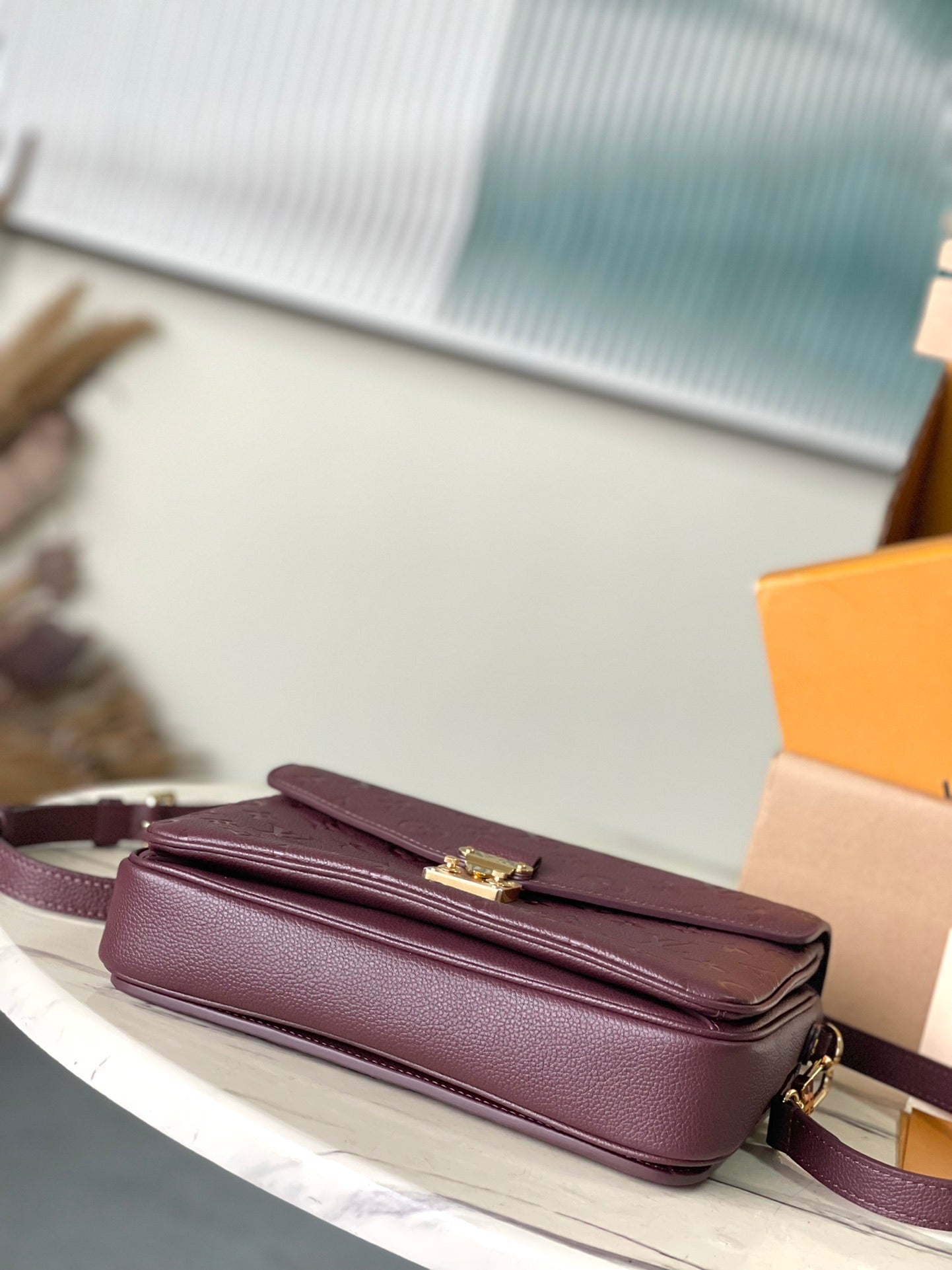 M46613 路L家-Pochette Metis 經典花紋牛皮 酒紅色
