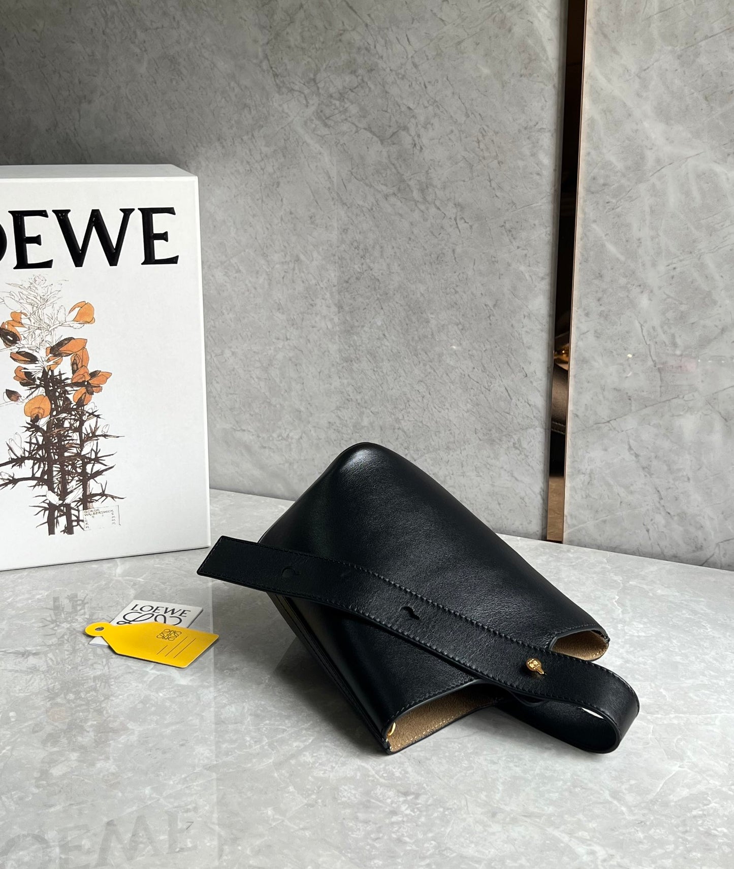 羅L威-Pebble Bucket迷你水桶包 黑色