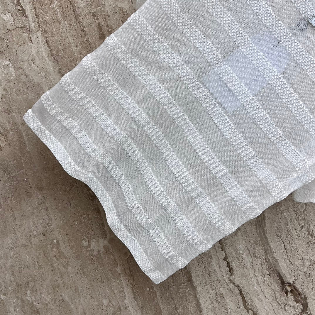 小香家-2403 雙C金屬logo裝飾條紋提花網紗短袖上衣 白色