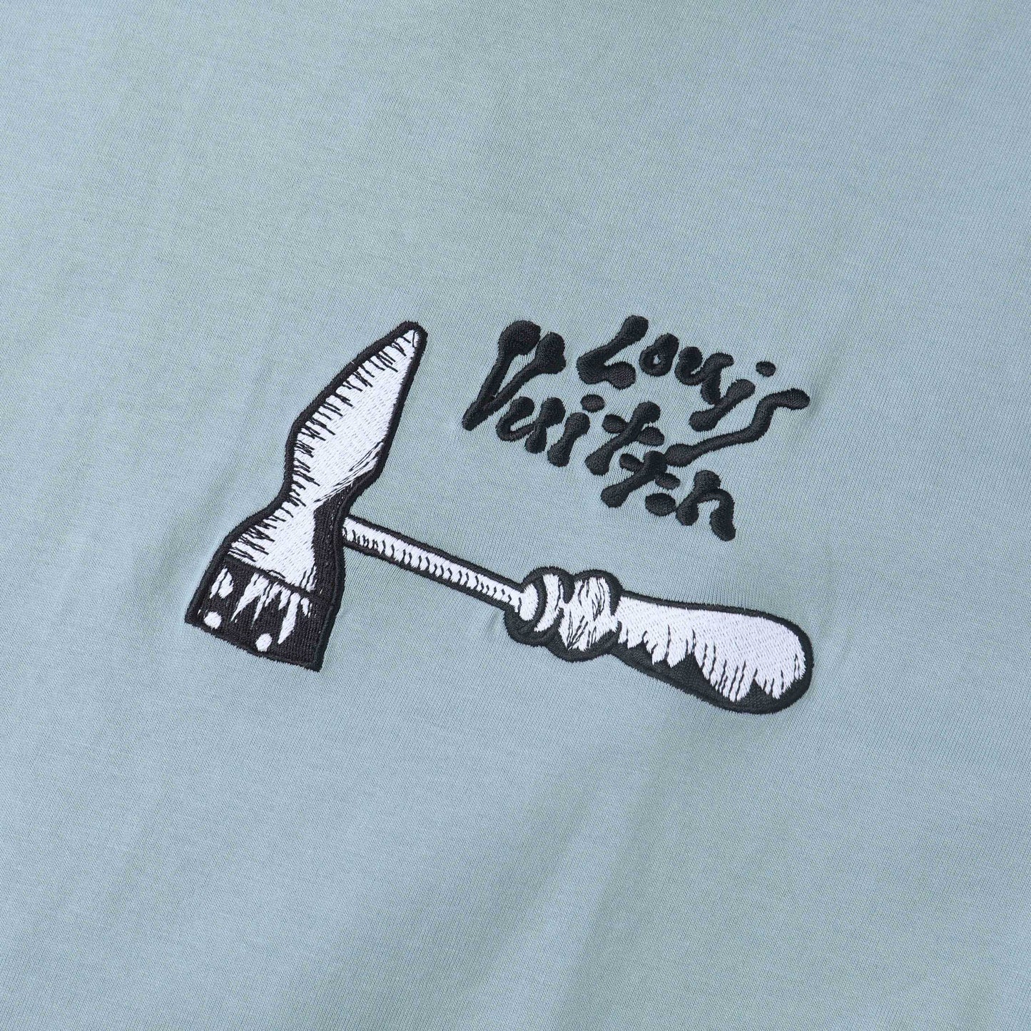 2404218