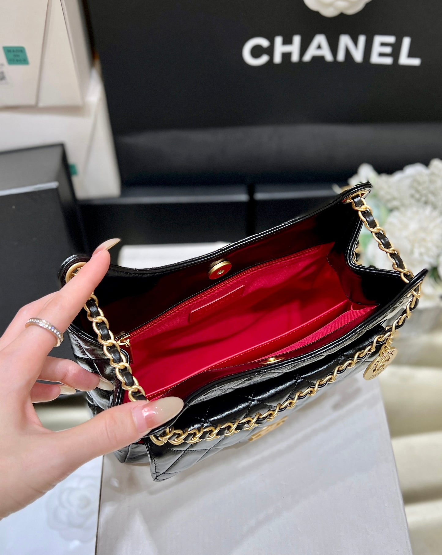 小香家-Chanel Hobo 23c早春款 油蠟皮黑色 大號
