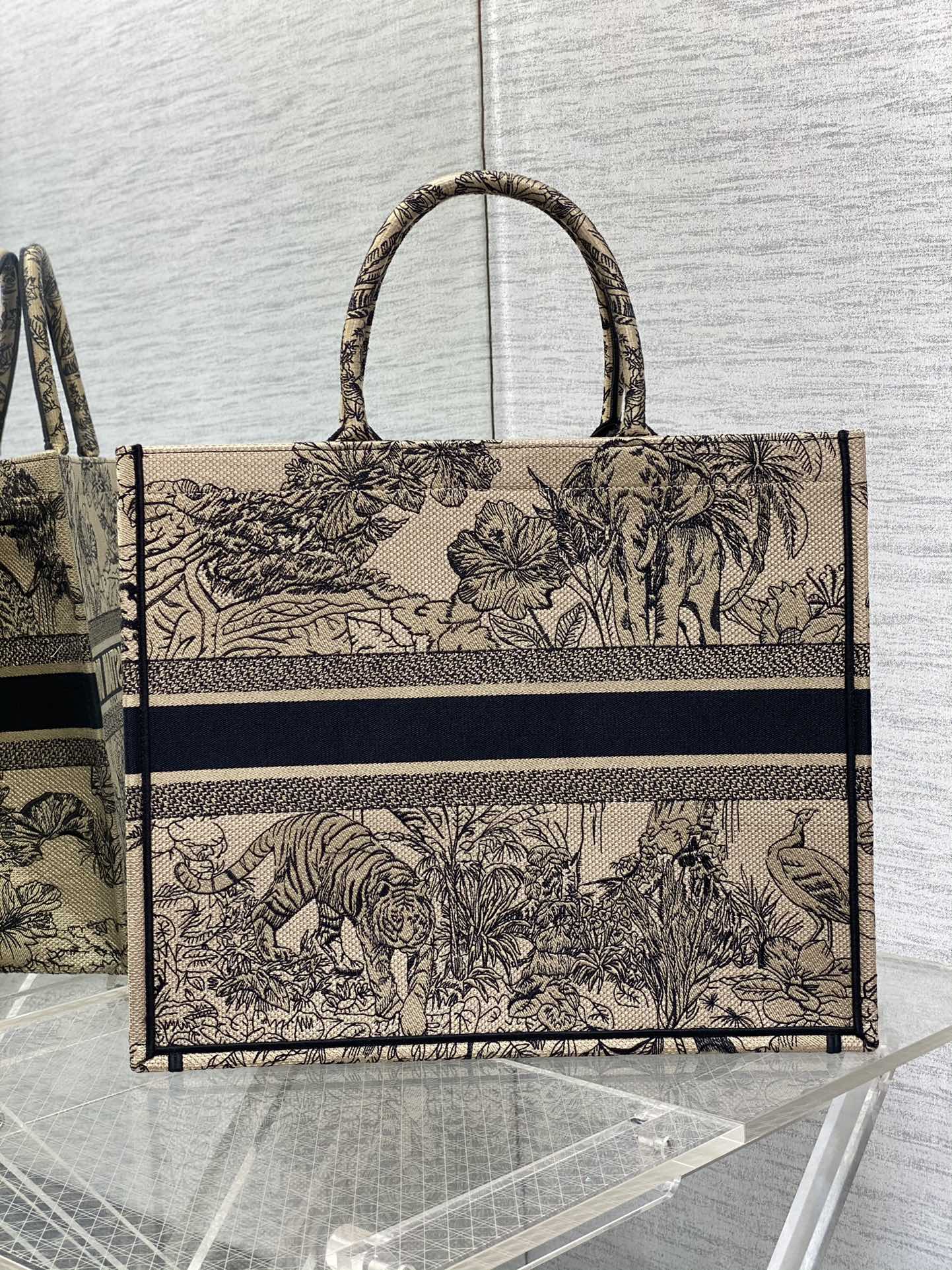 迪D家-Book Tote 2023春夏系列 老虎刺繡 杏色 大號