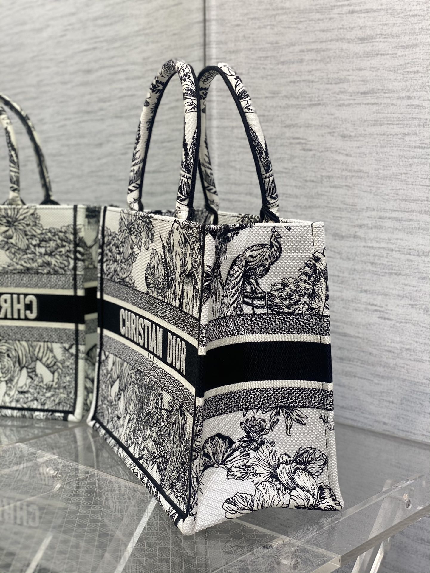 迪D家-Book Tote 2023春夏系列 老虎刺繡 白色 中號