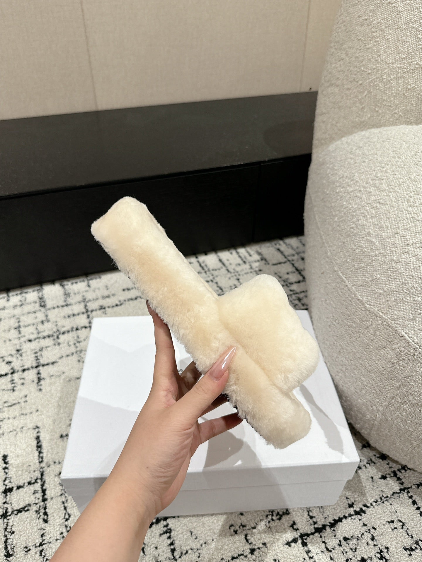 賽C家-2024 毛拖鞋 白色