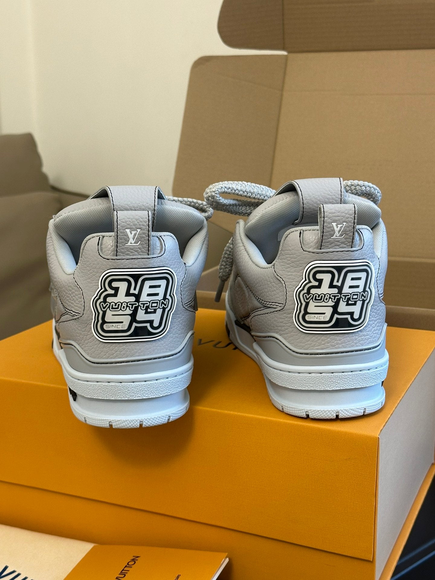 路L家-2023新款 運動鞋 銀灰色