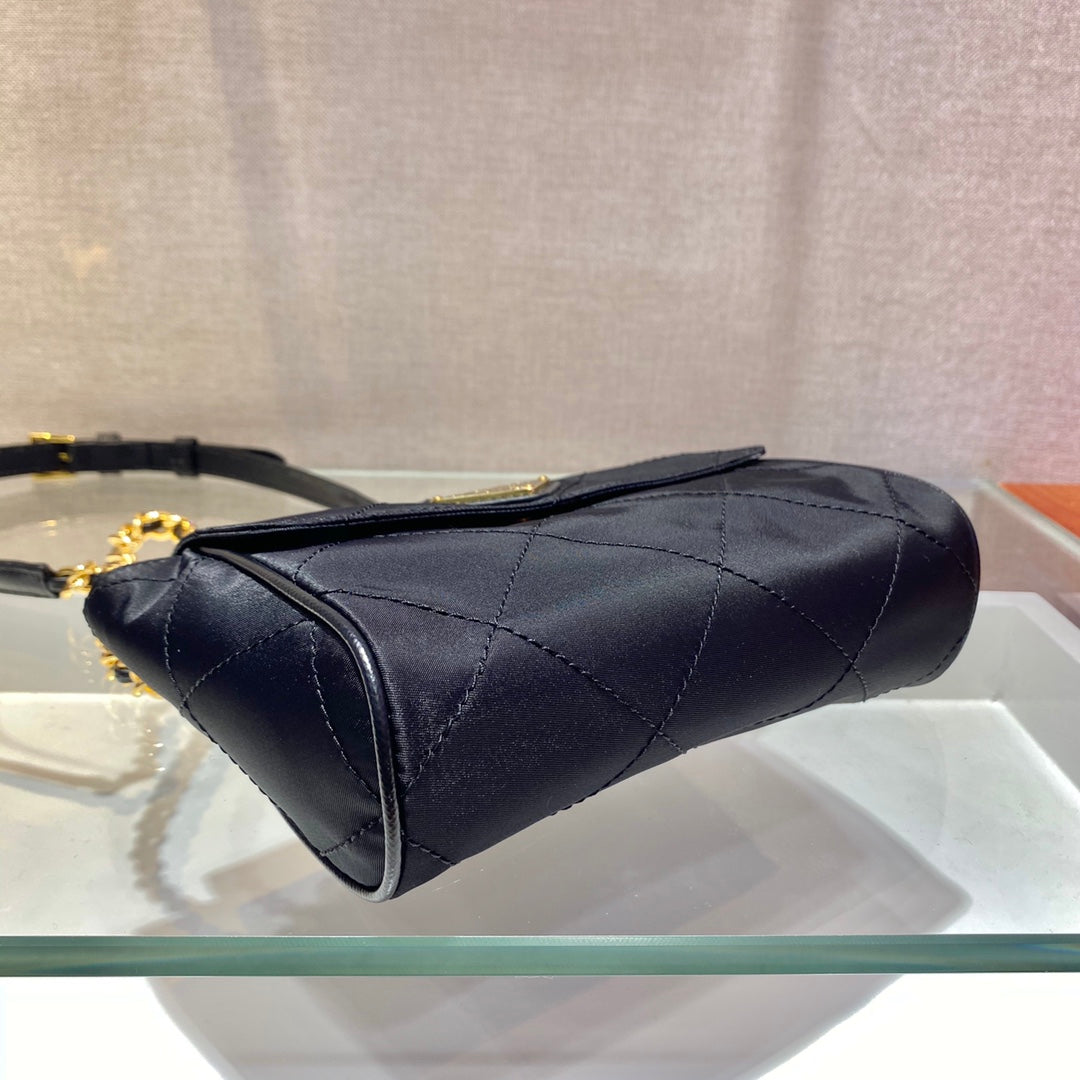 普P家-中古斜背包 黑色小號
