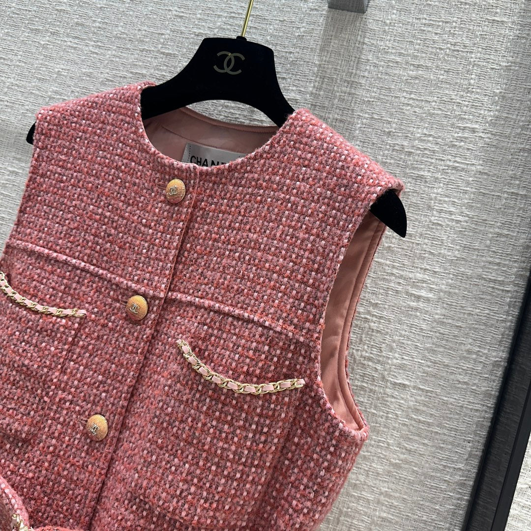 小香家-2403 24早春新品春日粉手工穿織帶金屬鏈條元素設計馬甲外套