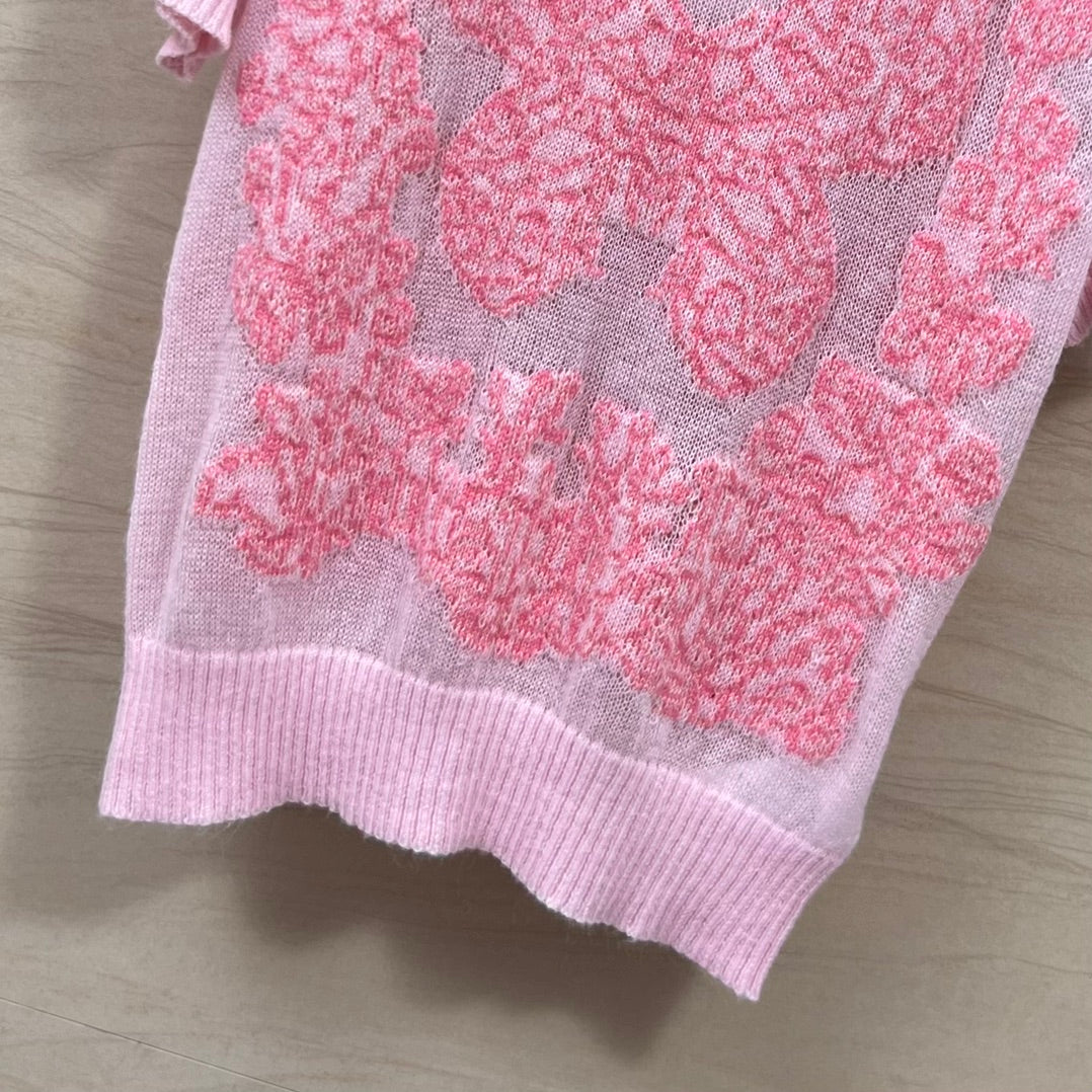 迪D家-2403 24早春新品重工蝴蝶花卉刺繡羊絨針織短袖上衣 粉色