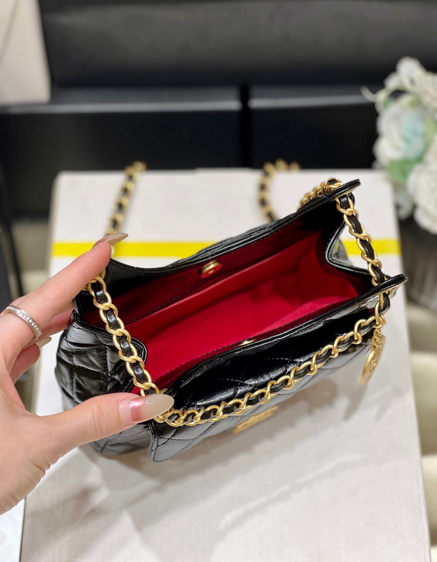 小香家-Chanel Hobo 23c早春款 油蠟皮黑色 小號