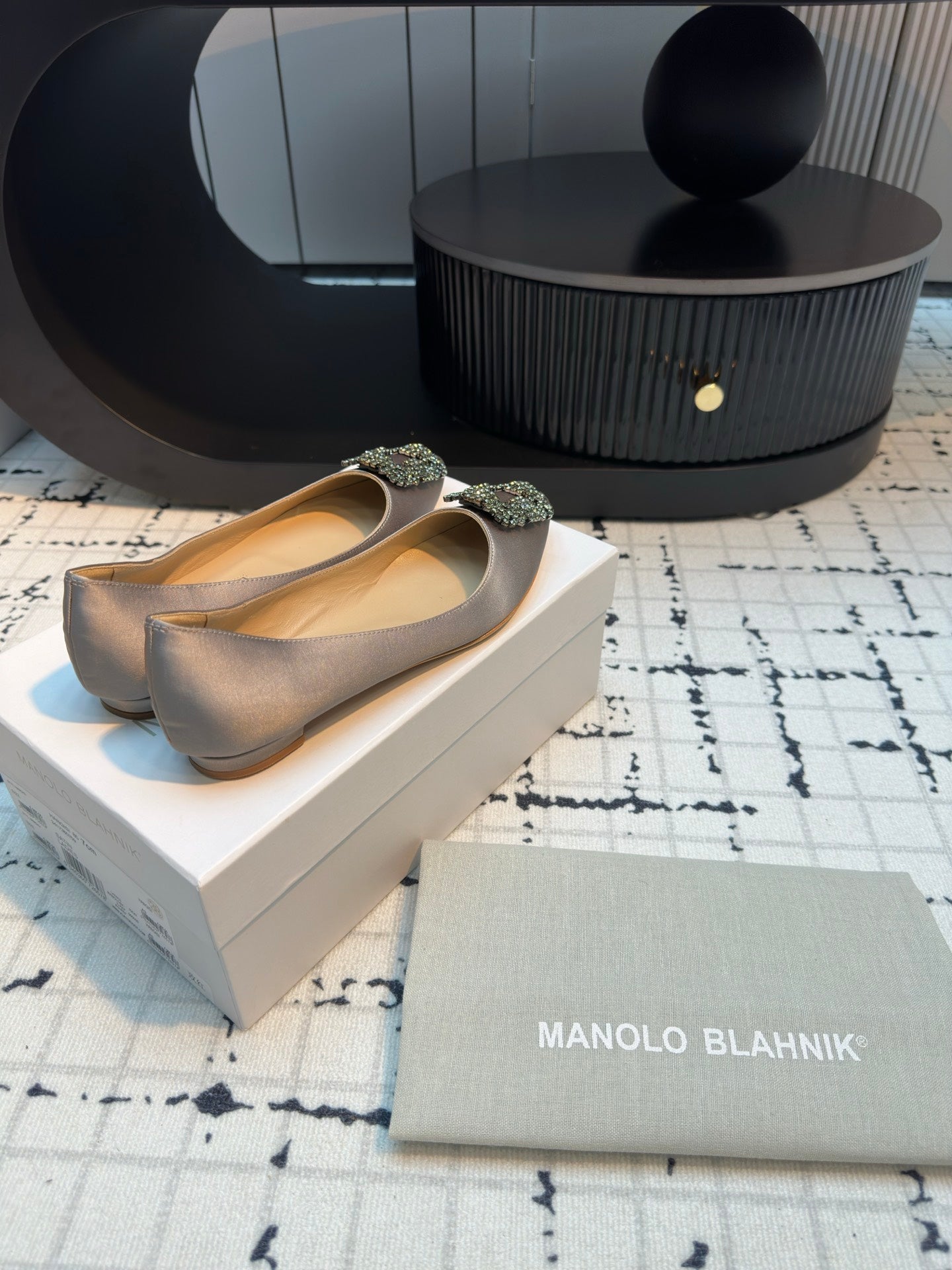 Manolo Blahnik-2024 平底鞋 奶茶色