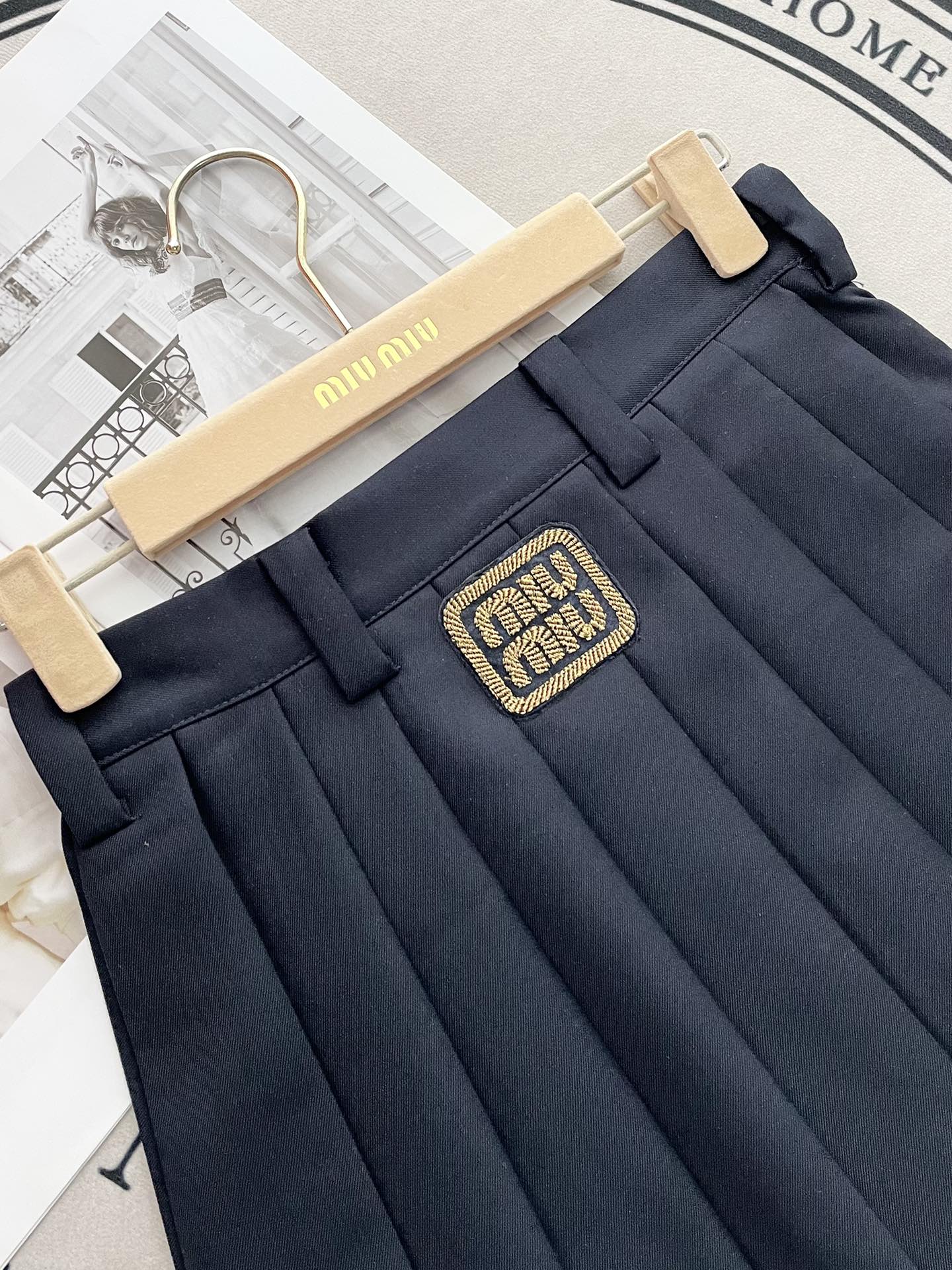 穆M家-2404  金線刺繡A字短裙