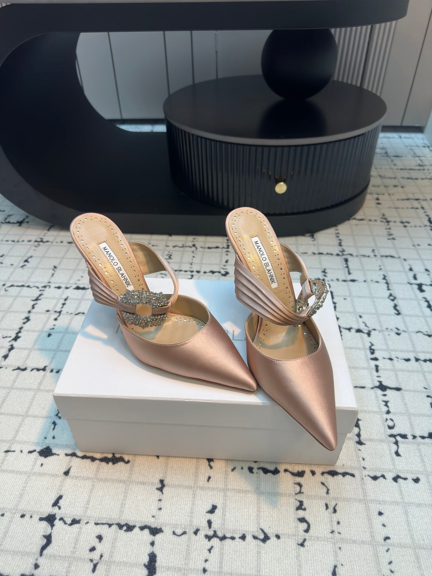 Manolo Blahnik-2024 尖頭高跟鞋 杏色