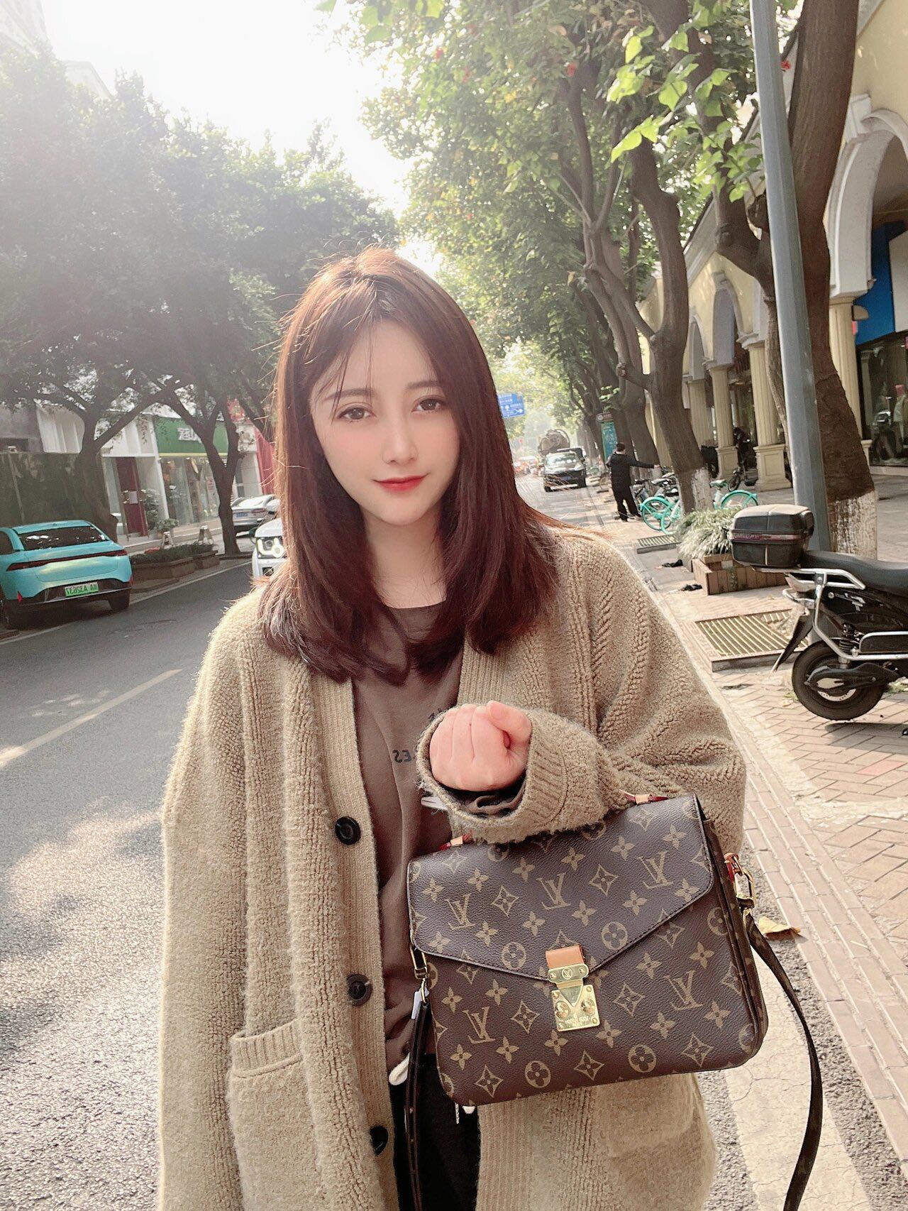 M44875 路L家-Pochette Métis 手提斜跨包