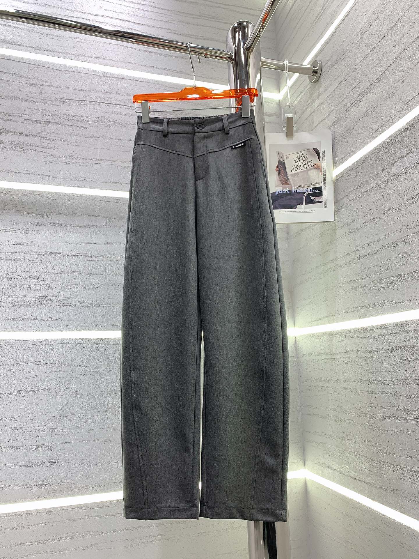 賽C家-2403 新款簡約銜接邊彎刀型西裝褲