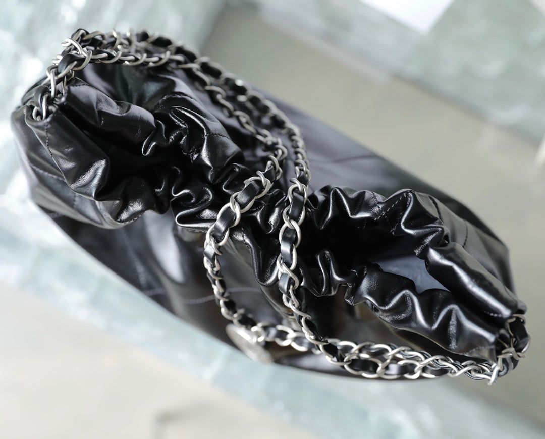 小香家-22S 22Bag 亮面小牛皮中號 黑色銀扣