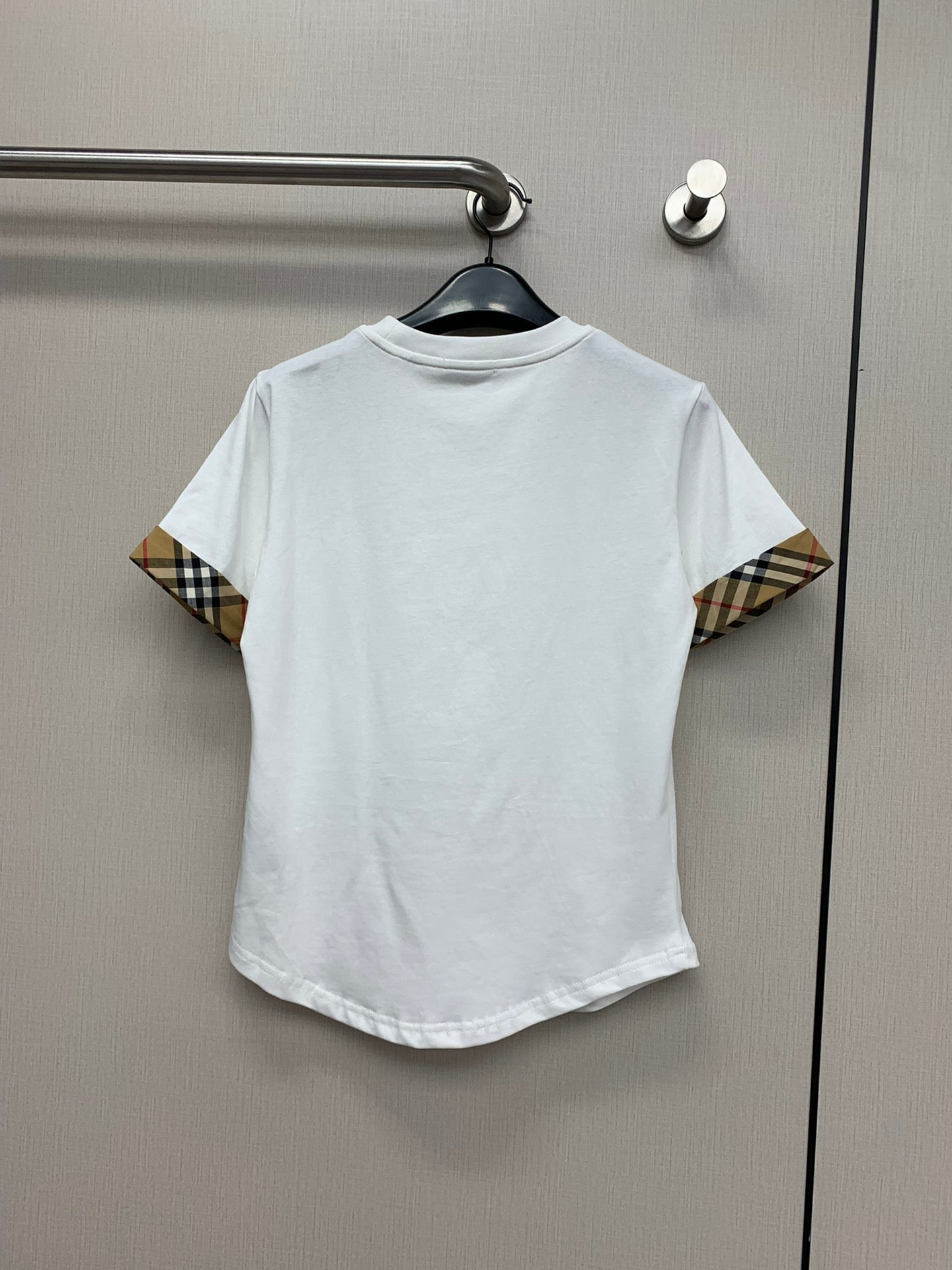 巴B家-2403 24早春新款經典格子繡馬TEE 白色